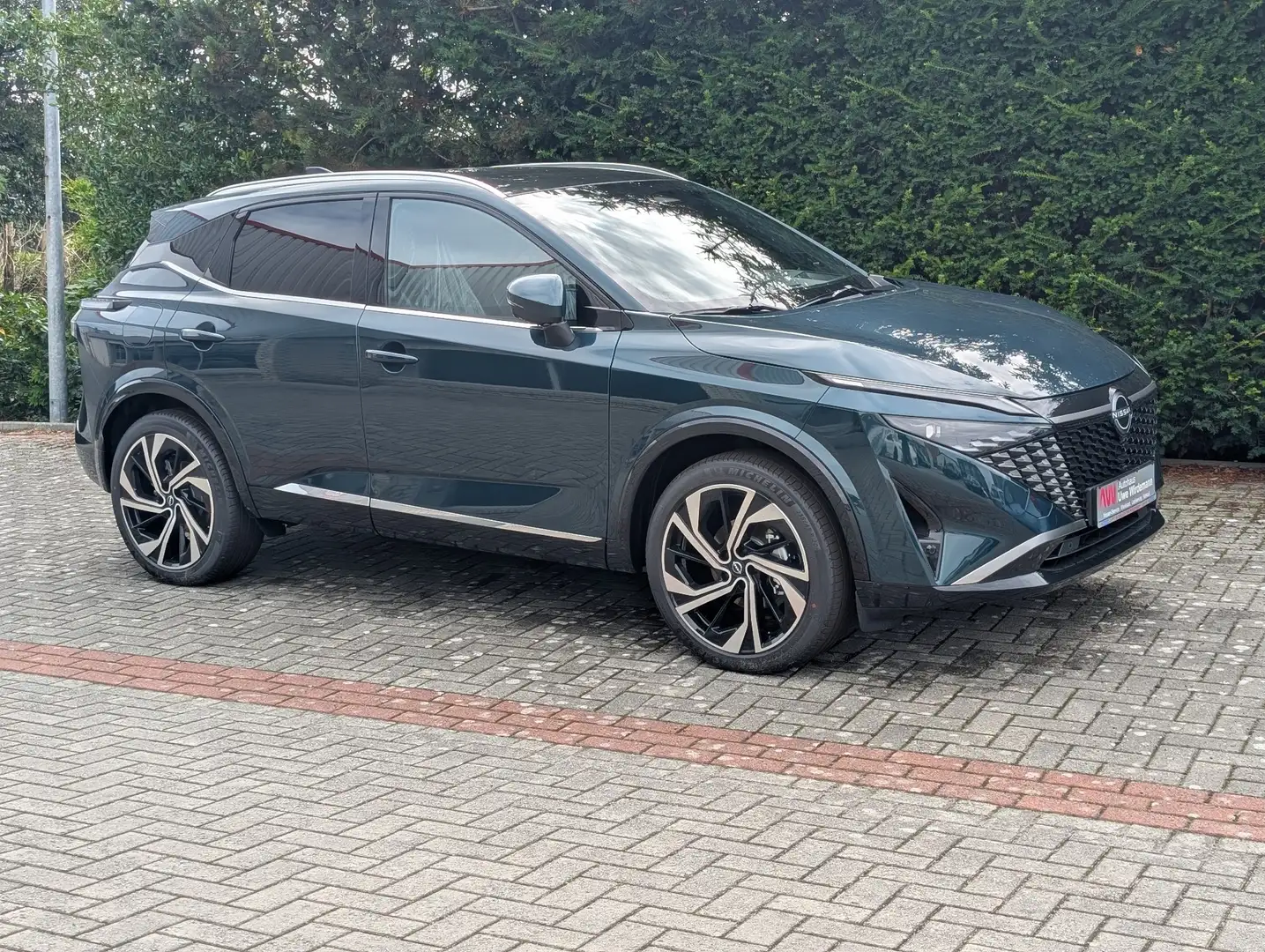 Nissan Qashqai 1.3 DIG-T MHEV Xtronic Tekna+ Зелёный - 1