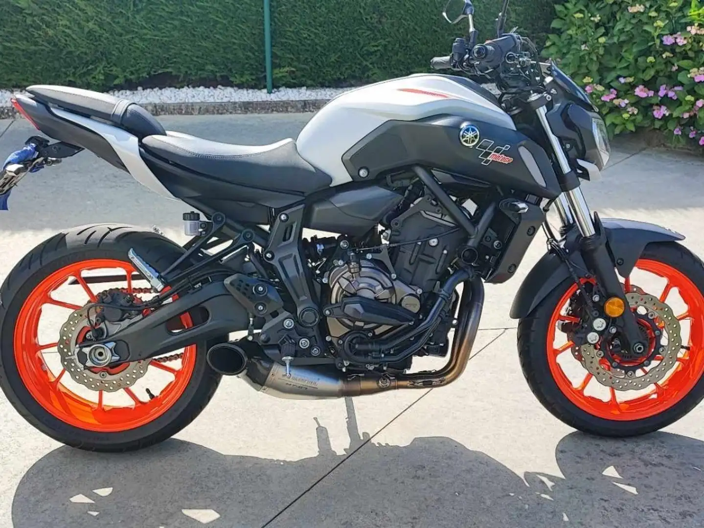 Yamaha MT-07 Ligne Akrapovic, alarme, selles confort,... Grijs - 1
