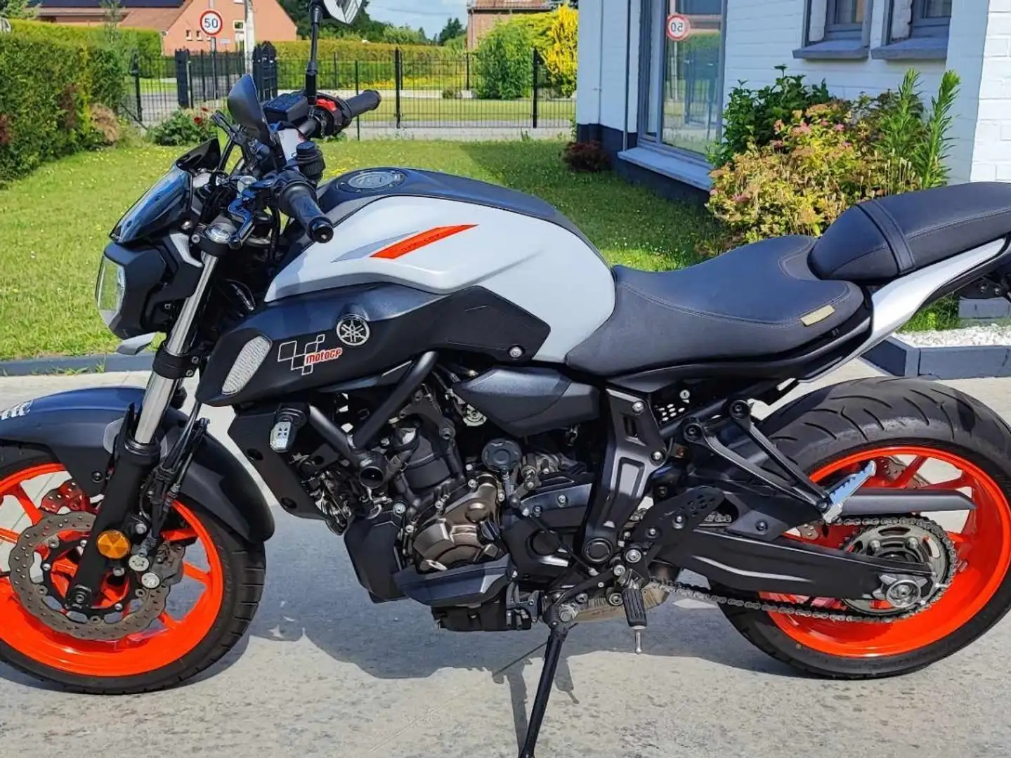 Yamaha MT-07 Ligne Akrapovic, alarme, selles confort,... Grijs - 2