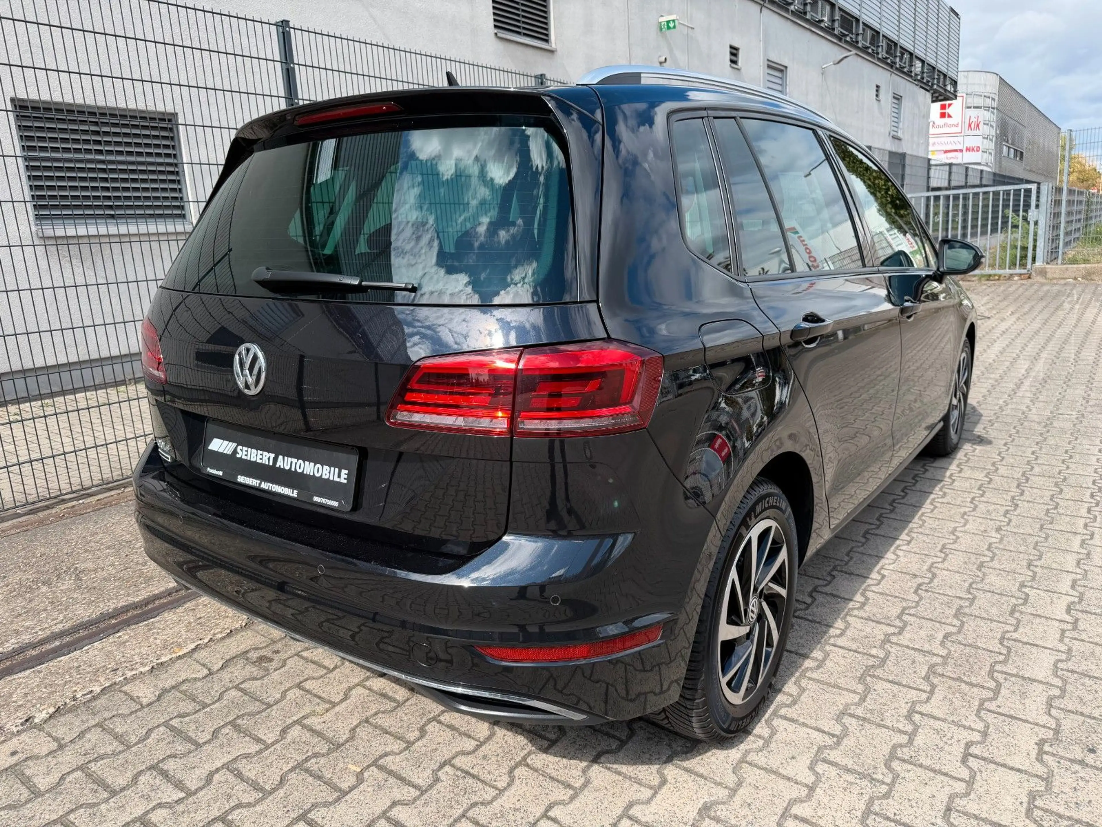 Volkswagen Golf Sportsvan VII Join ACC/NAVI/PDC/SHZ/CARPLAY — photo 3