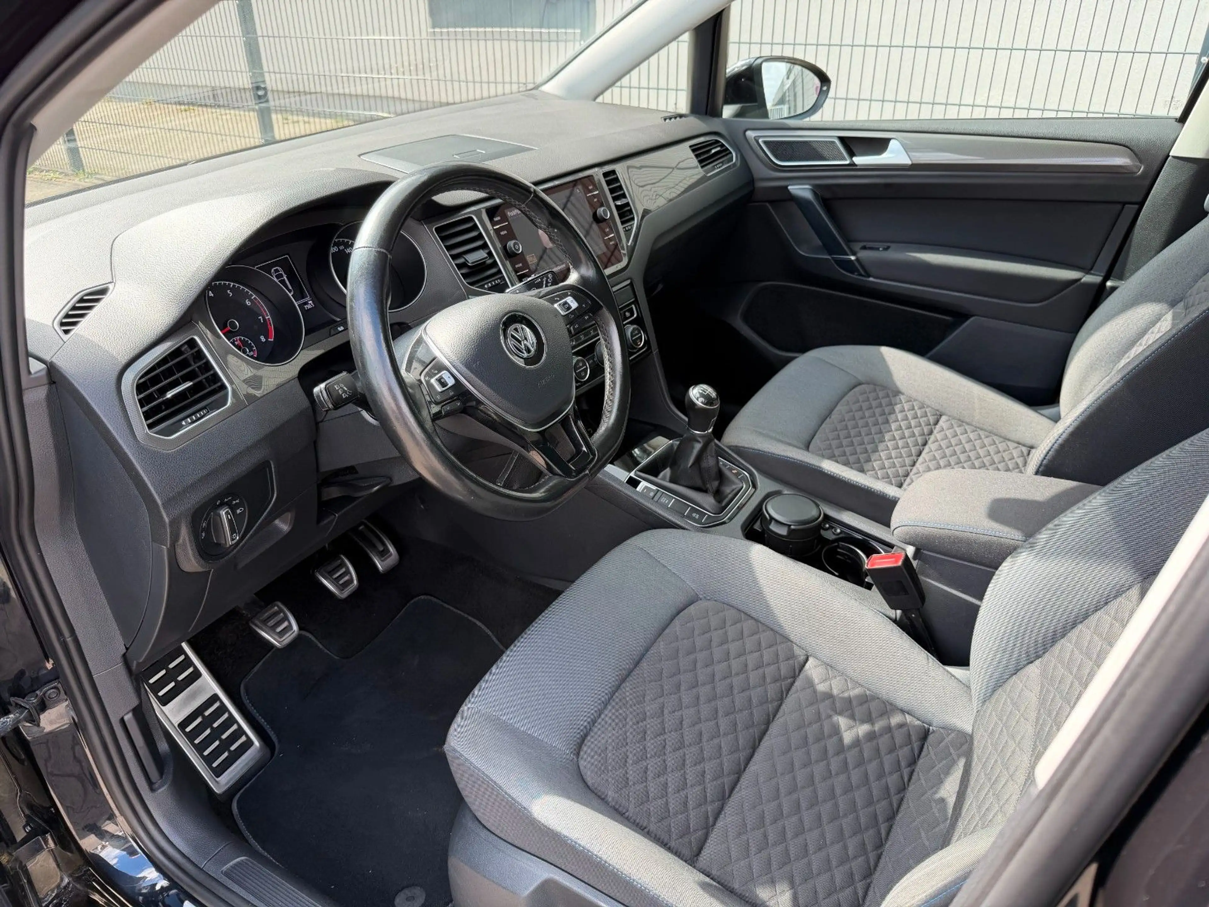 Volkswagen Golf Sportsvan VII Join ACC/NAVI/PDC/SHZ/CARPLAY — photo 5