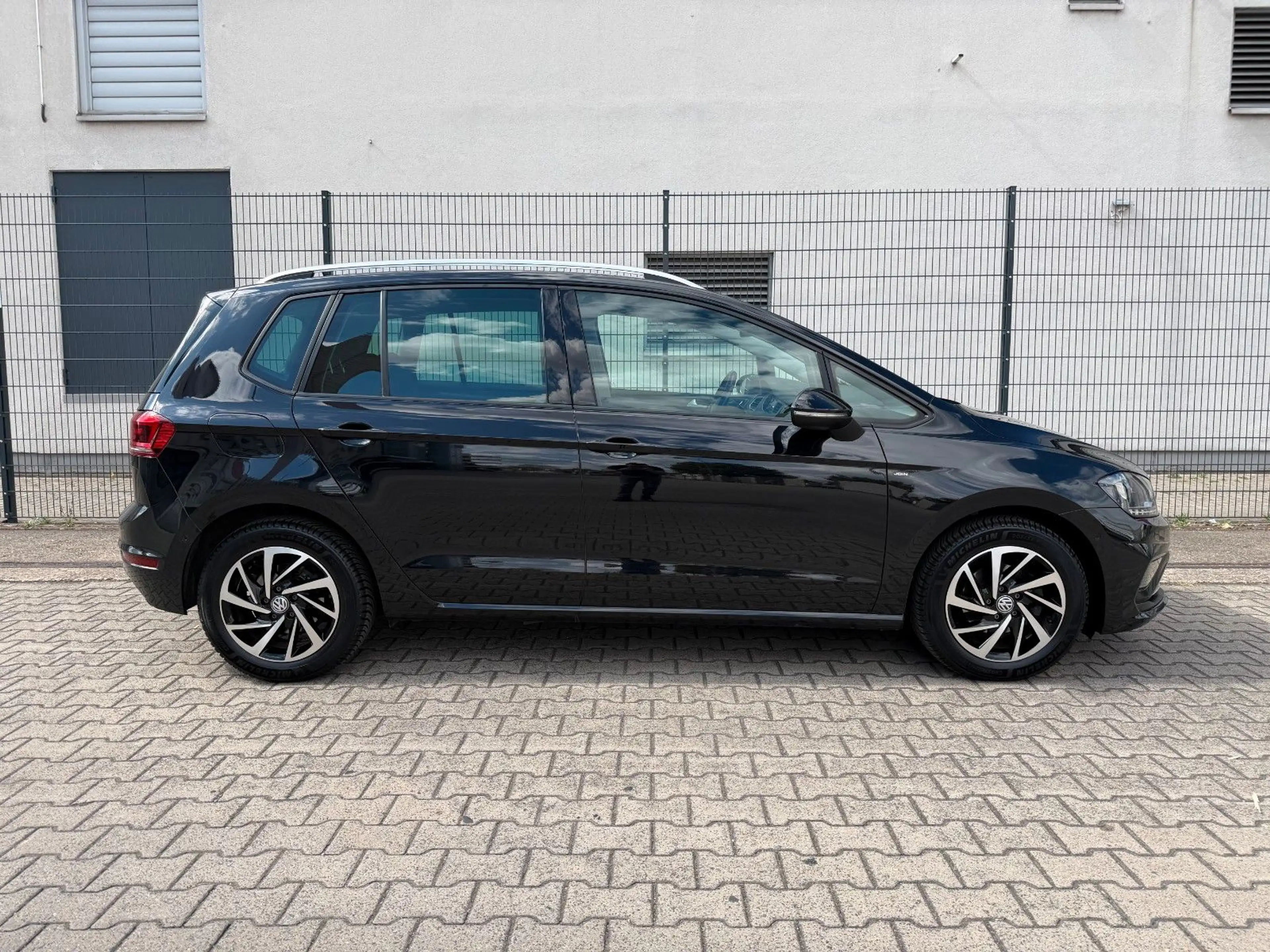 Volkswagen Golf Sportsvan VII Join ACC/NAVI/PDC/SHZ/CARPLAY — photo 2