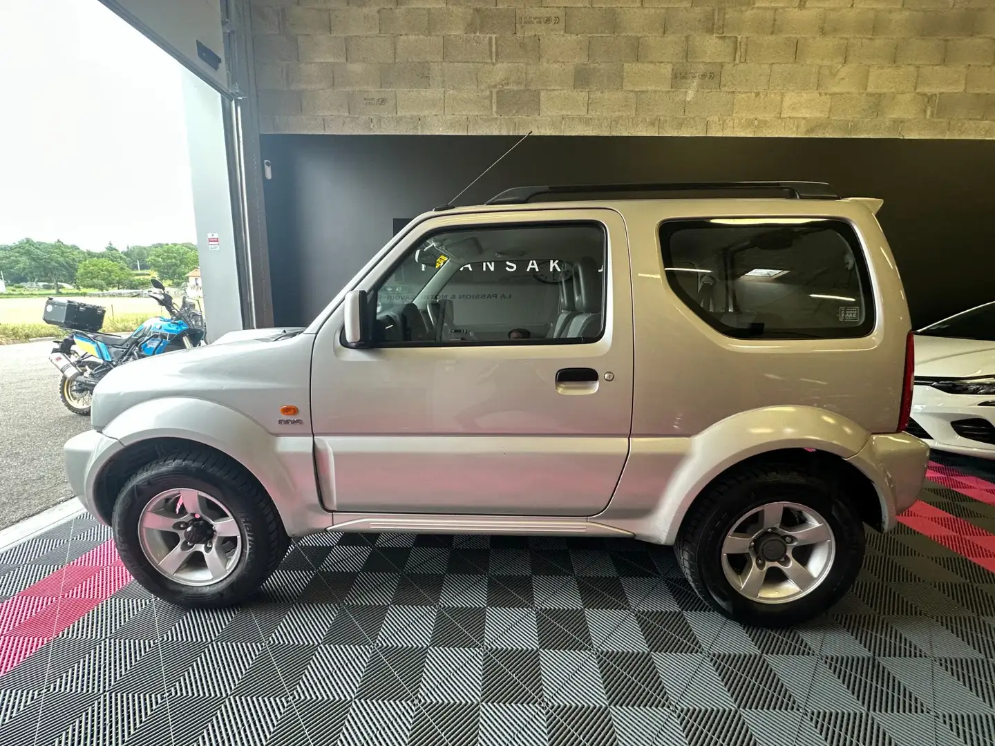 Suzuki Jimny JLX Gris - 2