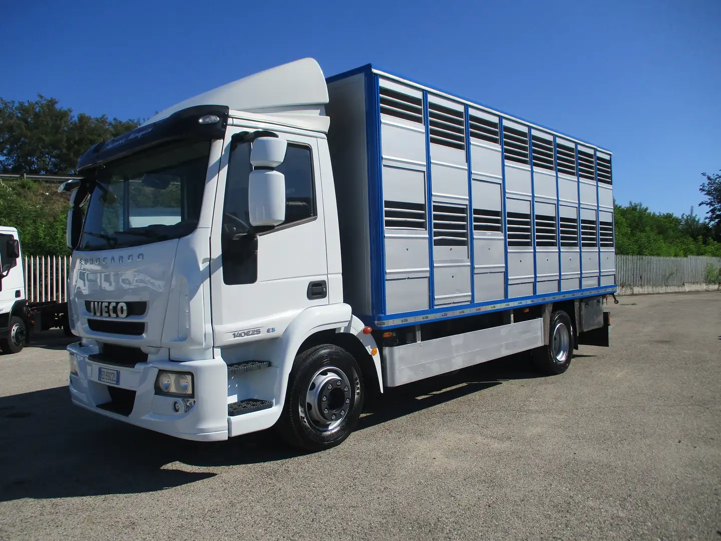 Iveco EUROCARGO 140E25 E5 TRASPORTO BESTIAME BORGOGNO 6M White - 1
