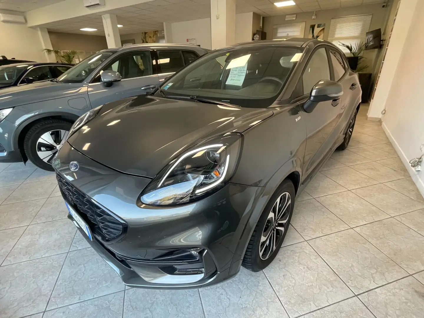 Ford Puma 1.0 EcoBoost Hyb 125 CV S&S aut. ST-Line PROMO Grijs - 2