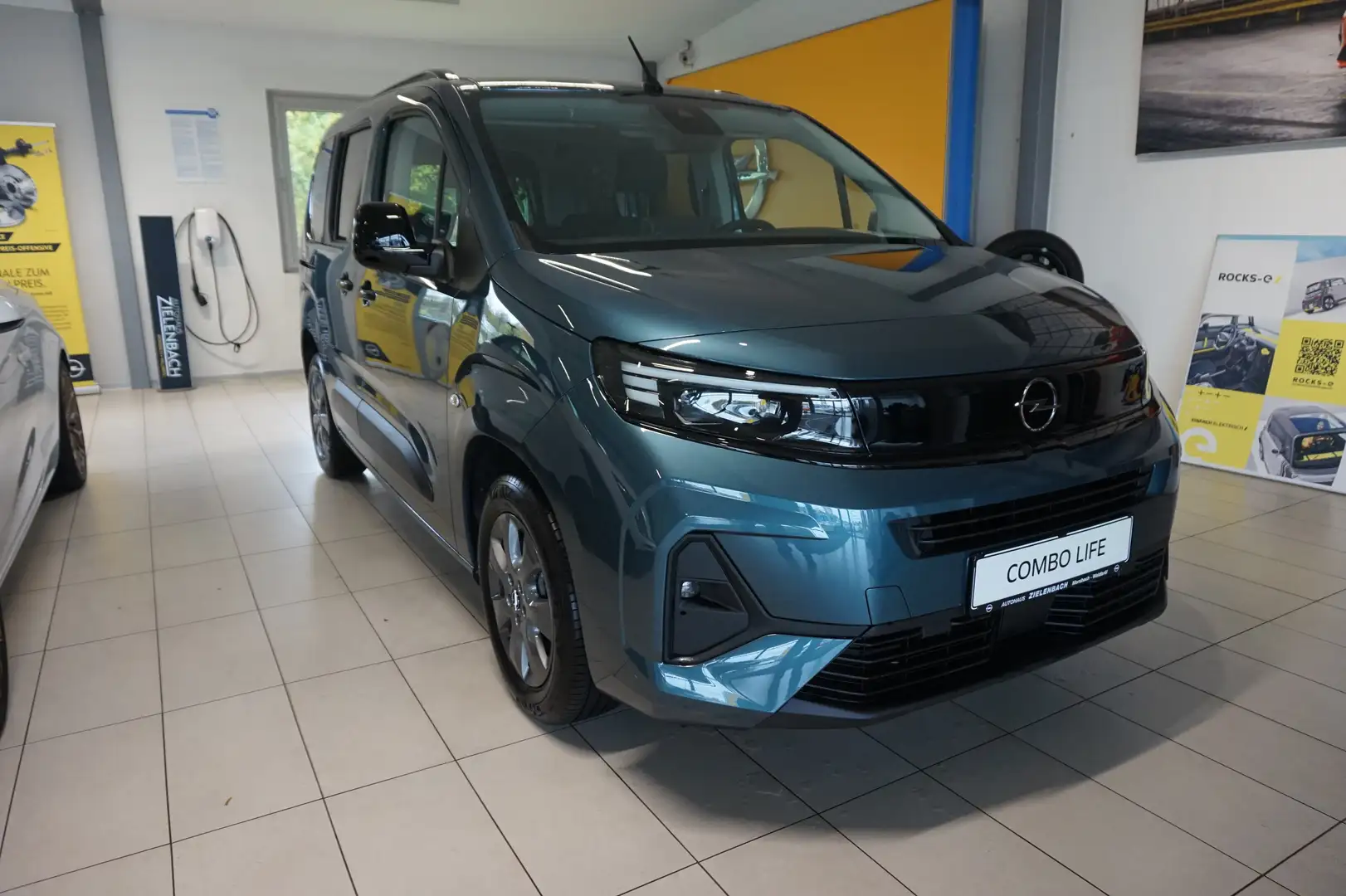 Opel Combo Life Combo 1.2 Benzin (81 kW / 110 PS) MT-6 S/S Blau - 1