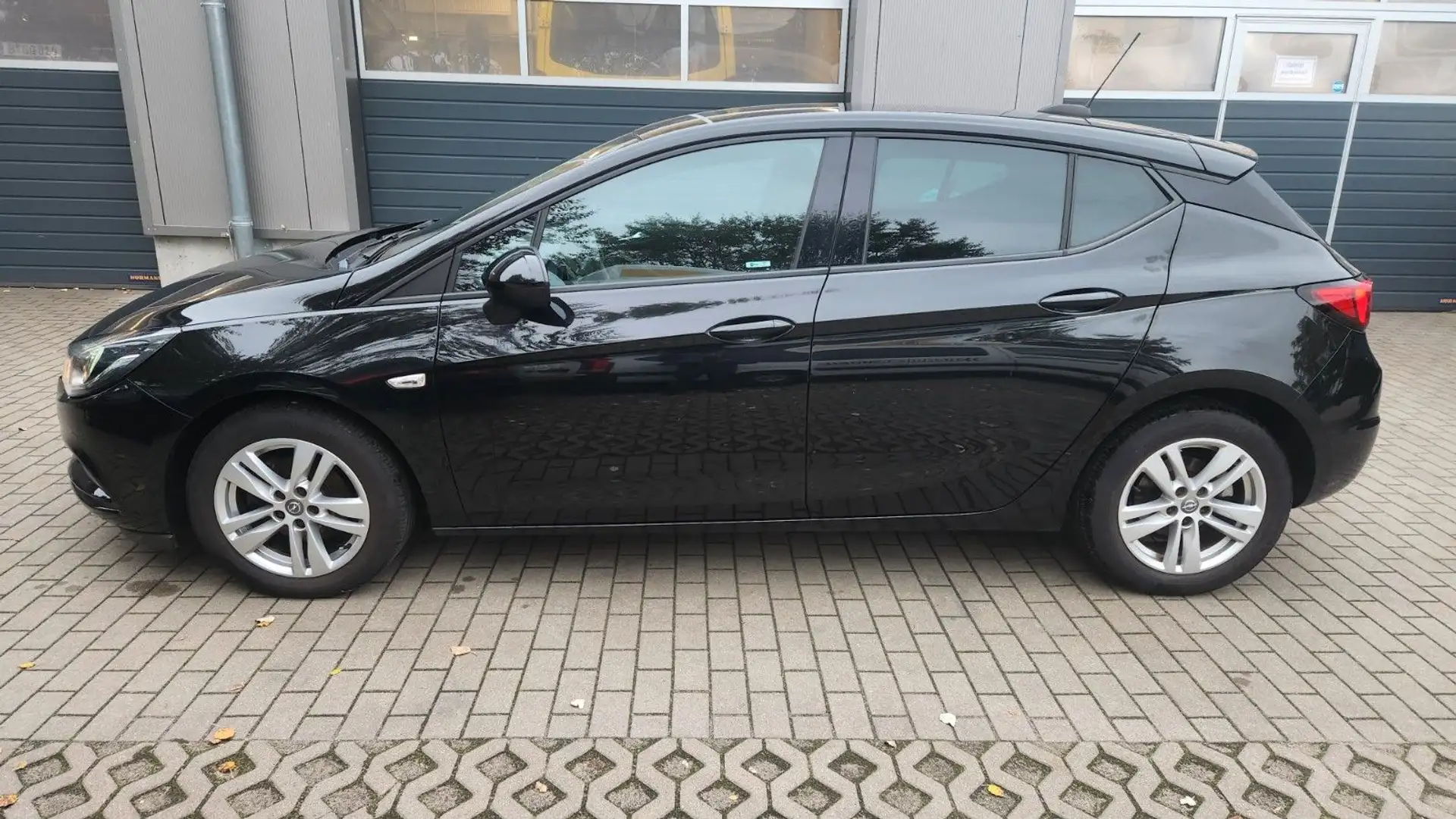Opel Astra K Lim. 5-trg. Active*viele Extras*HU neu Schwarz - 2