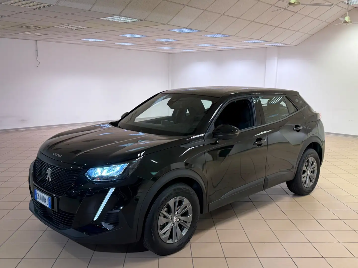Peugeot 2008 2008 II 2020 1.2 puretech Allure s Schwarz - 1