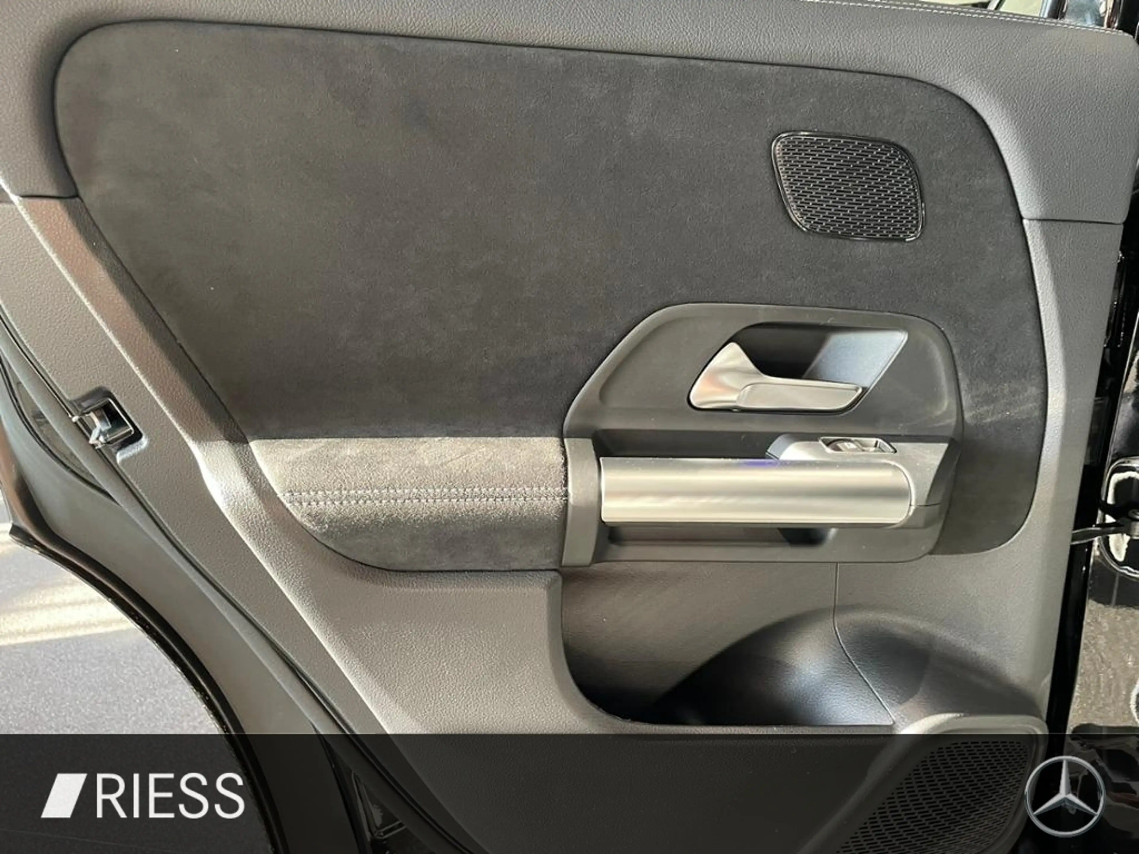 Mercedes-Benz GLA 250 e AMG+PANO+AHK+DISTR+MULTIBEAM+KEYL+MEM+ — photo 6