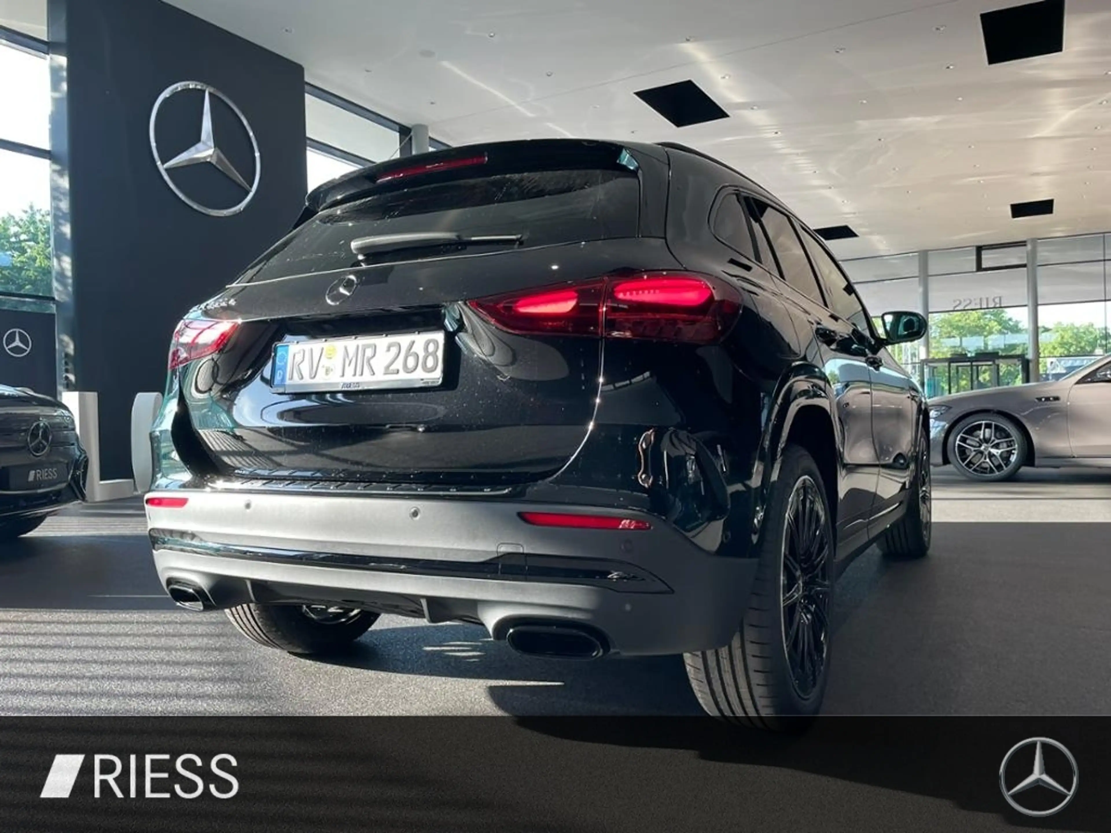 Mercedes-Benz GLA 250 e AMG+PANO+AHK+DISTR+MULTIBEAM+KEYL+MEM+ — photo 8