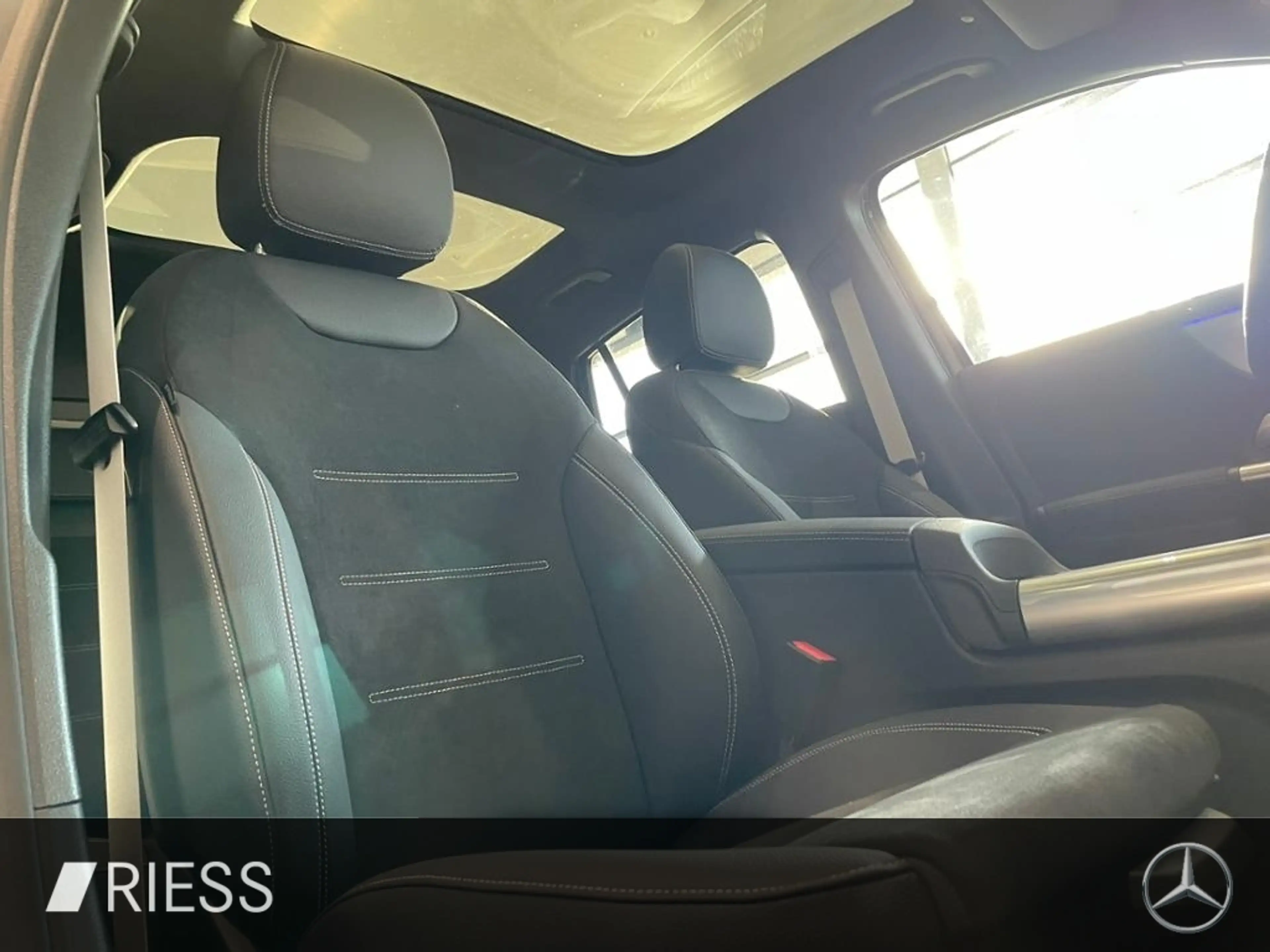 Mercedes-Benz GLA 250 e AMG+PANO+AHK+DISTR+MULTIBEAM+KEYL+MEM+ — photo 11