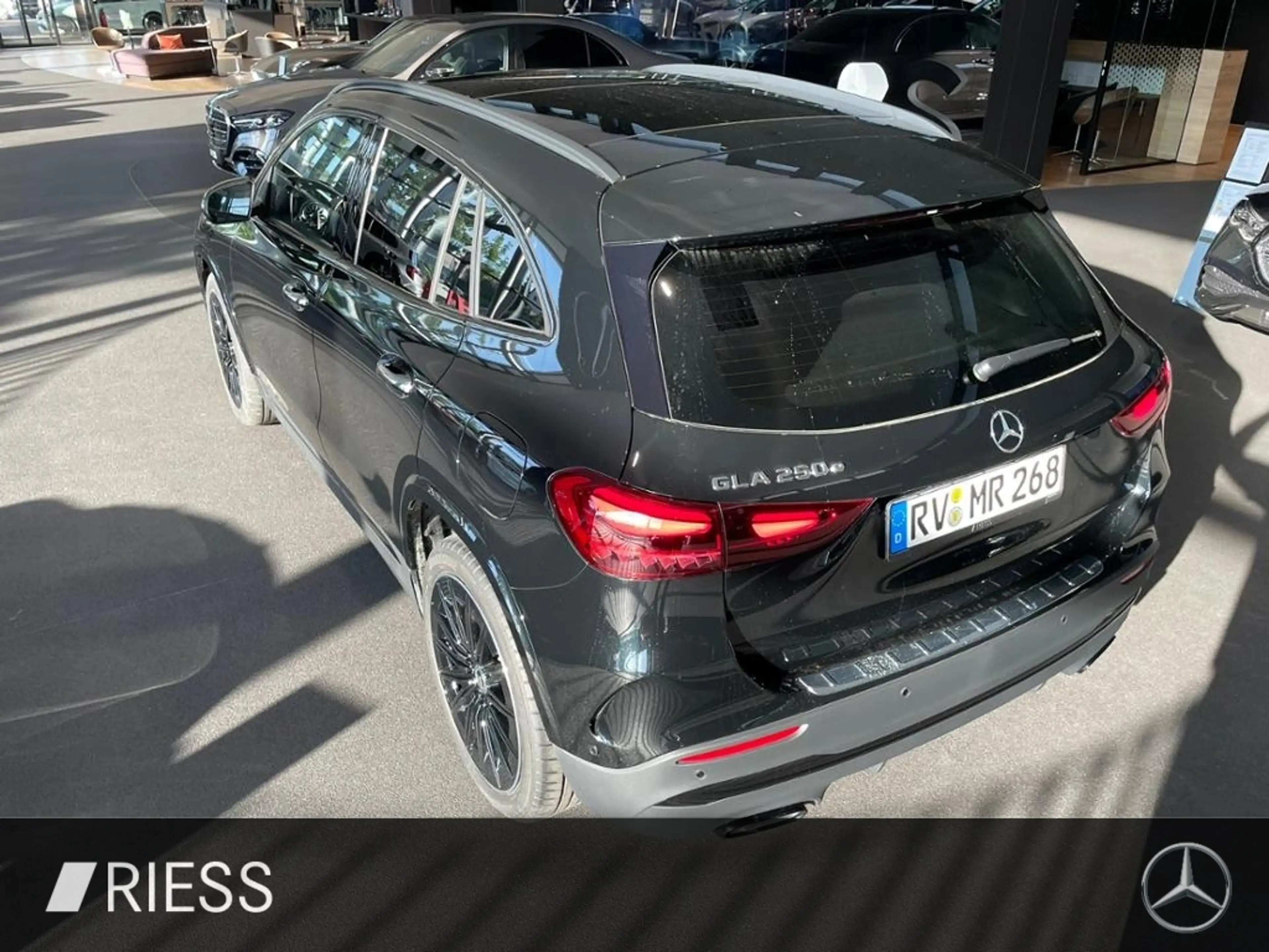 Mercedes-Benz GLA 250 e AMG+PANO+AHK+DISTR+MULTIBEAM+KEYL+MEM+ — photo 7