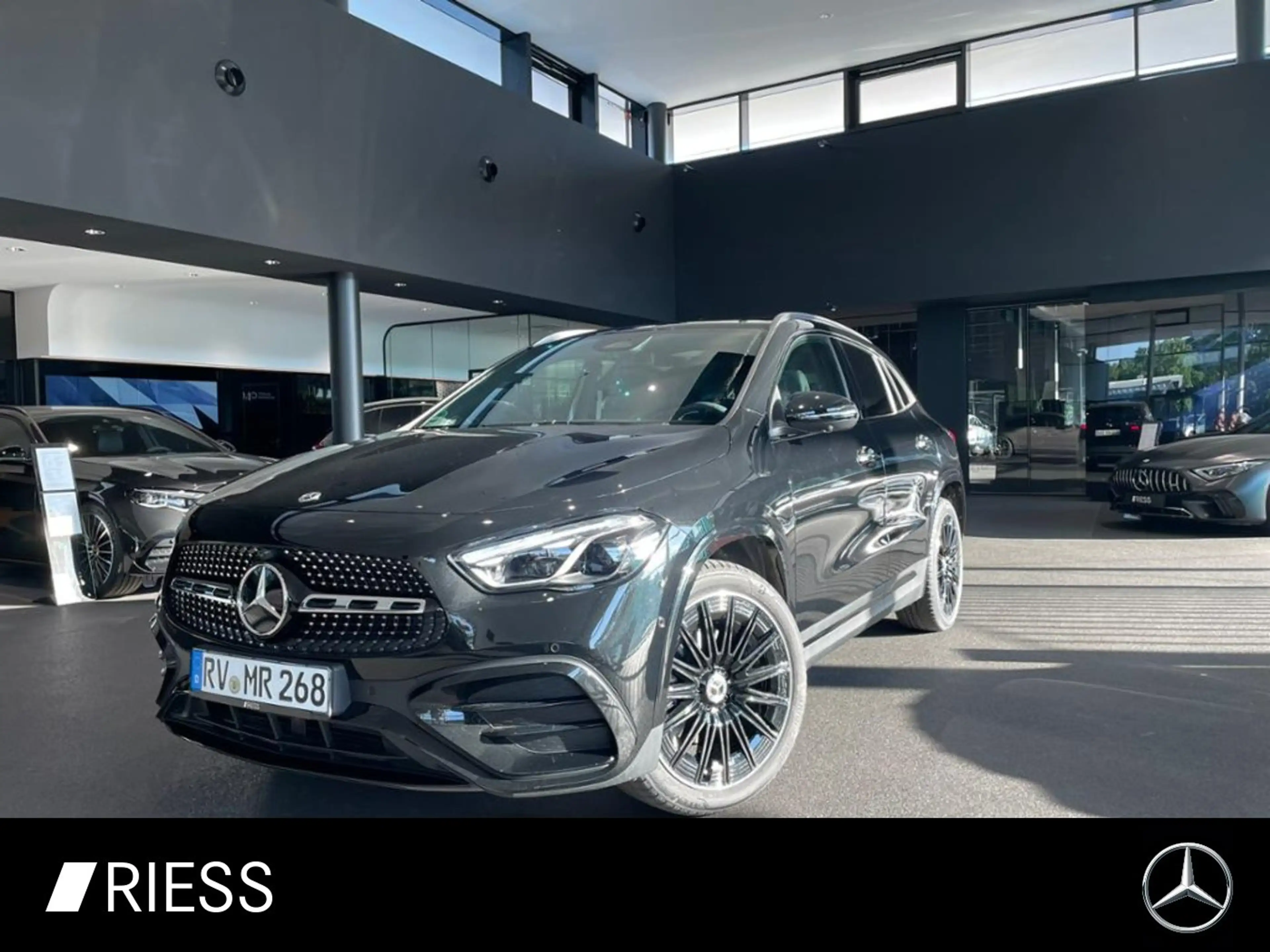 Mercedes-Benz GLA 250 e AMG+PANO+AHK+DISTR+MULTIBEAM+KEYL+MEM+