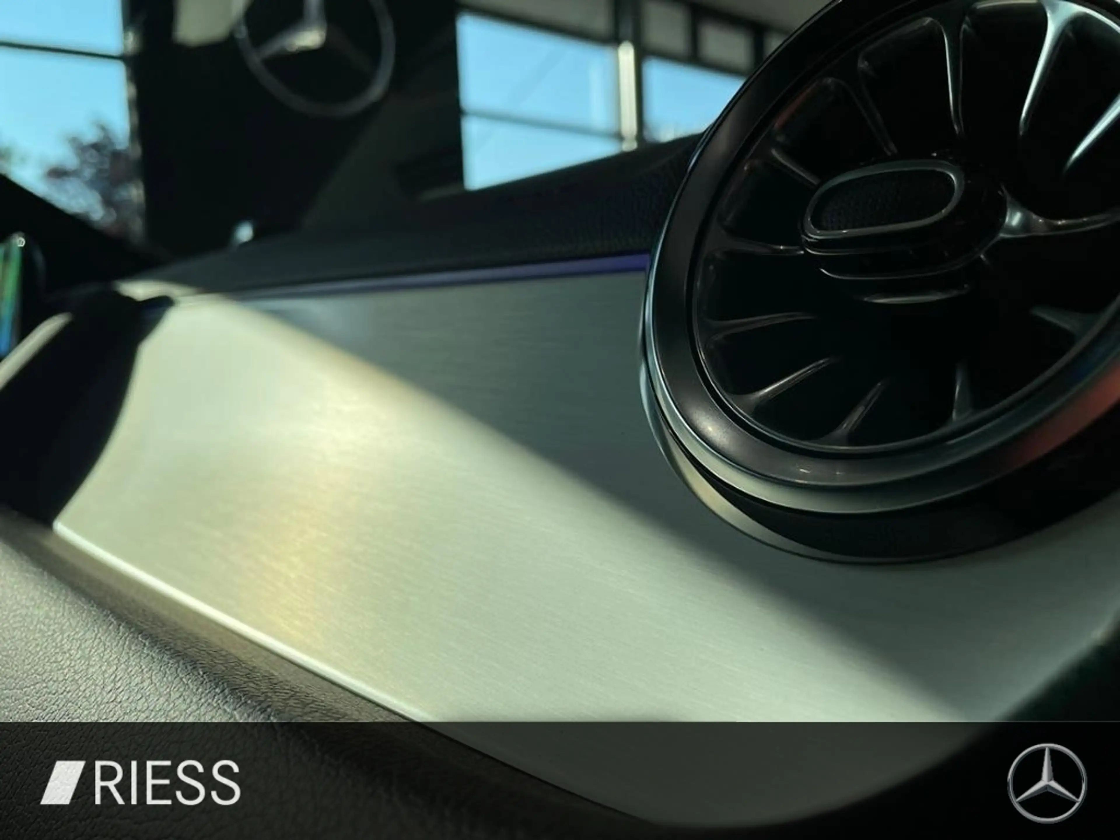 Mercedes-Benz GLA 250 e AMG+PANO+AHK+DISTR+MULTIBEAM+KEYL+MEM+ — photo 12