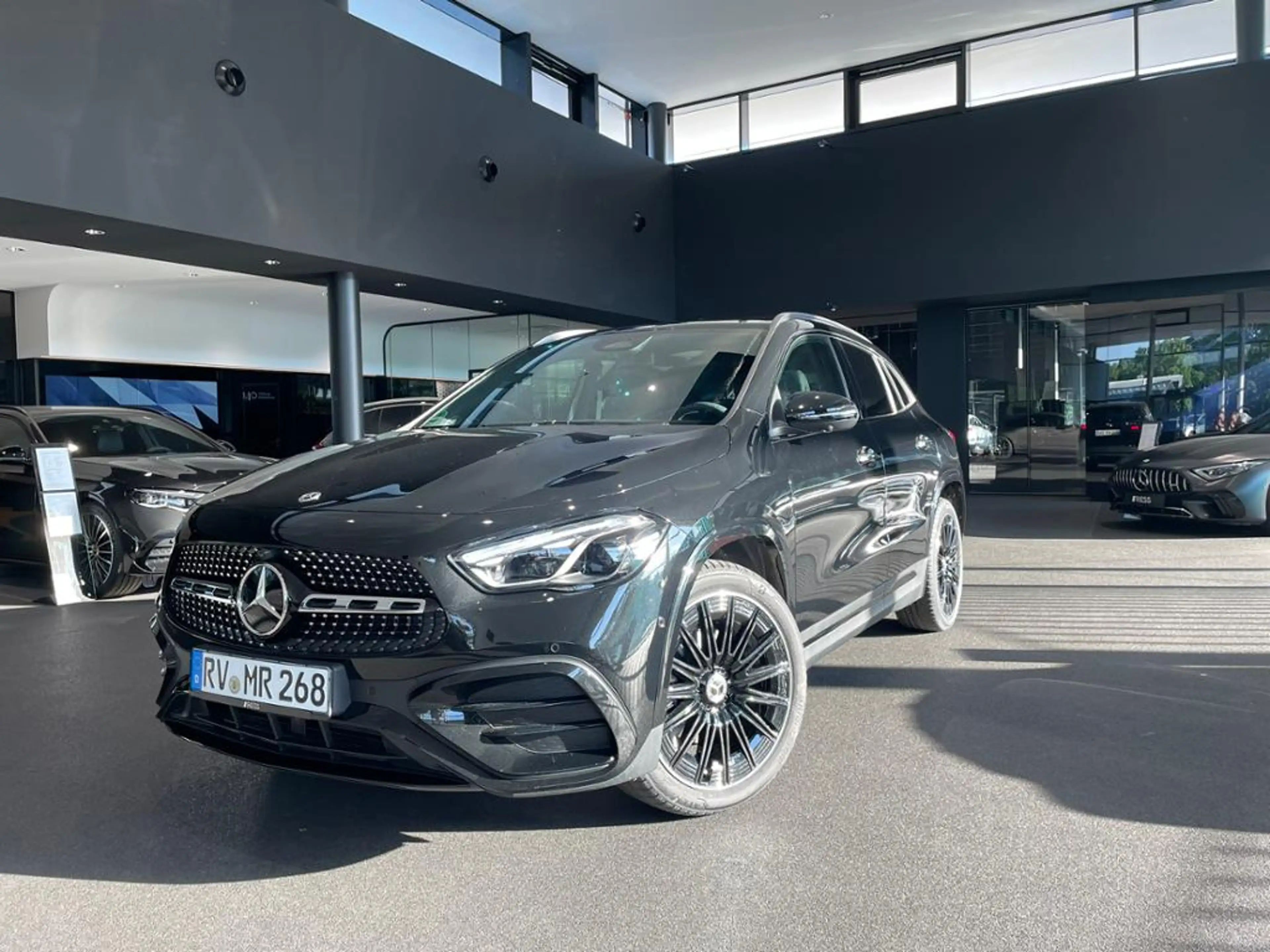 Mercedes-Benz GLA 250 e AMG+PANO+AHK+DISTR+MULTIBEAM+KEYL+MEM+ — photo 2