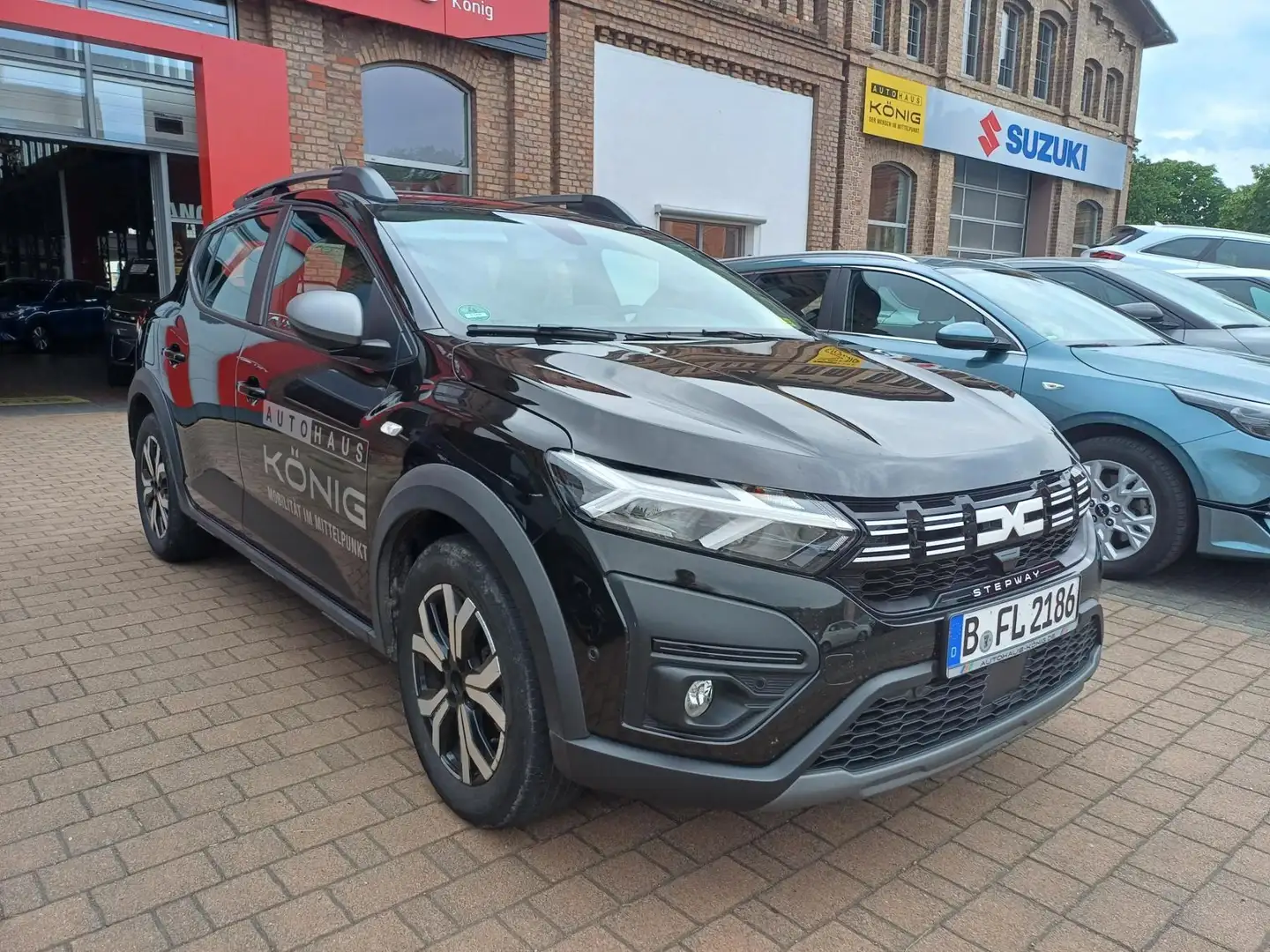 Dacia Sandero 1.0 Stepway Expression+ Klimaautomatik Zwart - 2