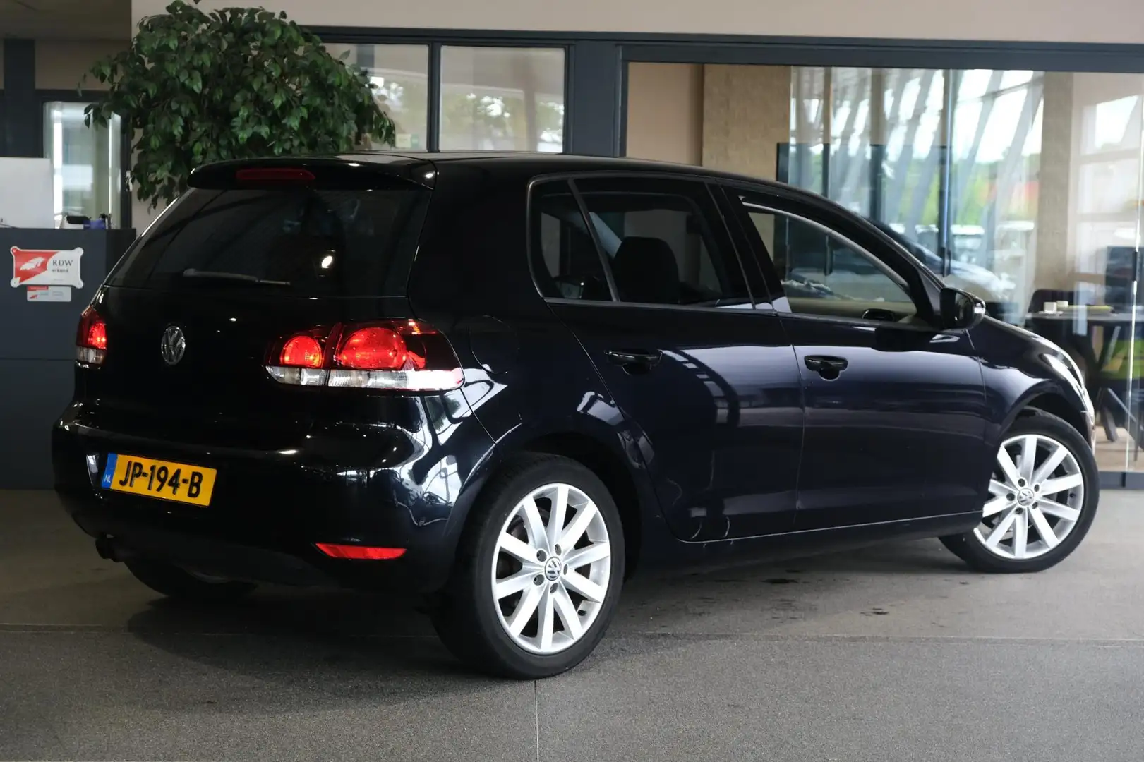 Volkswagen Golf 1.4 TSI Highline DSG Apple Cruise Pdc Climate MF-S Zwart - 2