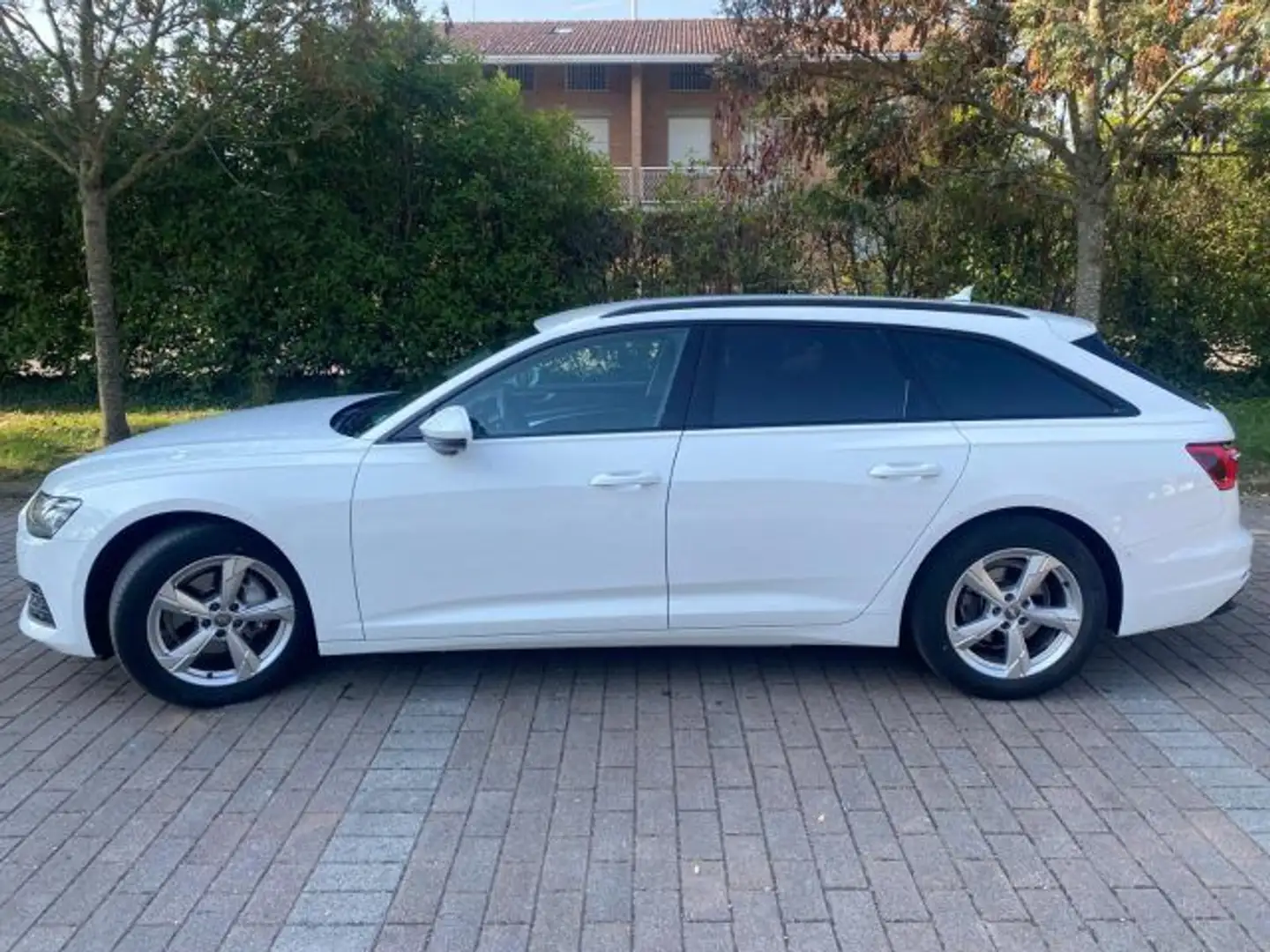 Audi A6 Avant 40 2.0 TDI S tronic Business Design Blanc - 2