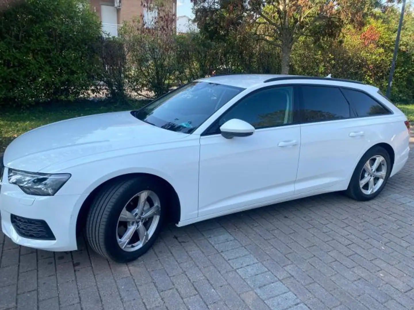 Audi A6 Avant 40 2.0 TDI S tronic Business Design Blanc - 1