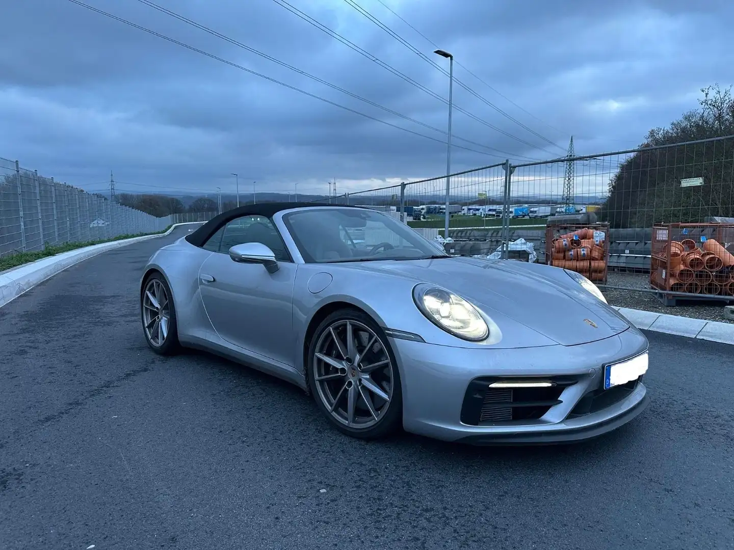 Porsche 992 Carrera 4 GTS Cab. *BOSE*Chrono*18-Wege*360° Argento - 1