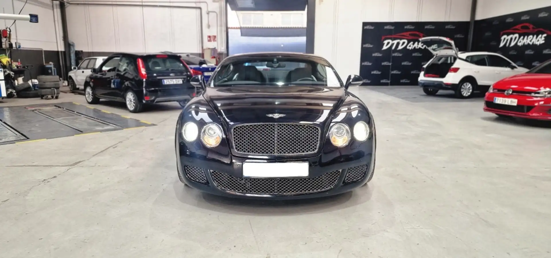 Bentley Continental GT Mulliner W12 Aut. Чёрный - 2