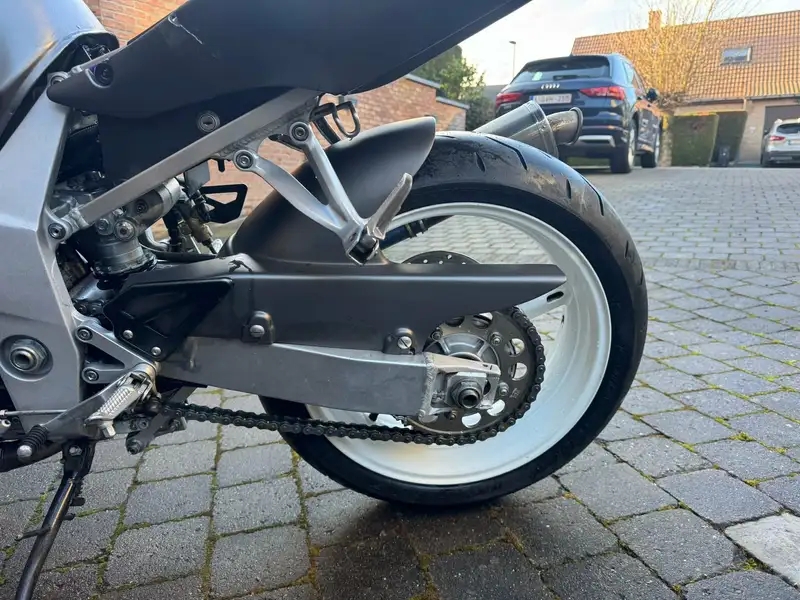 Suzuki GSX-R 600 - foto 5