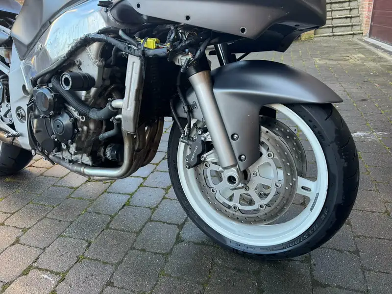 Suzuki GSX-R 600 - foto 8