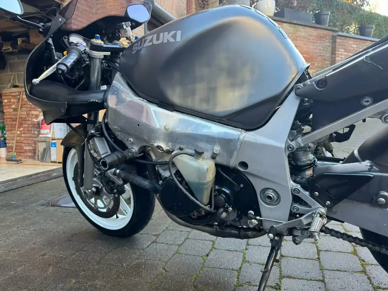 Suzuki GSX-R 600 - foto 4