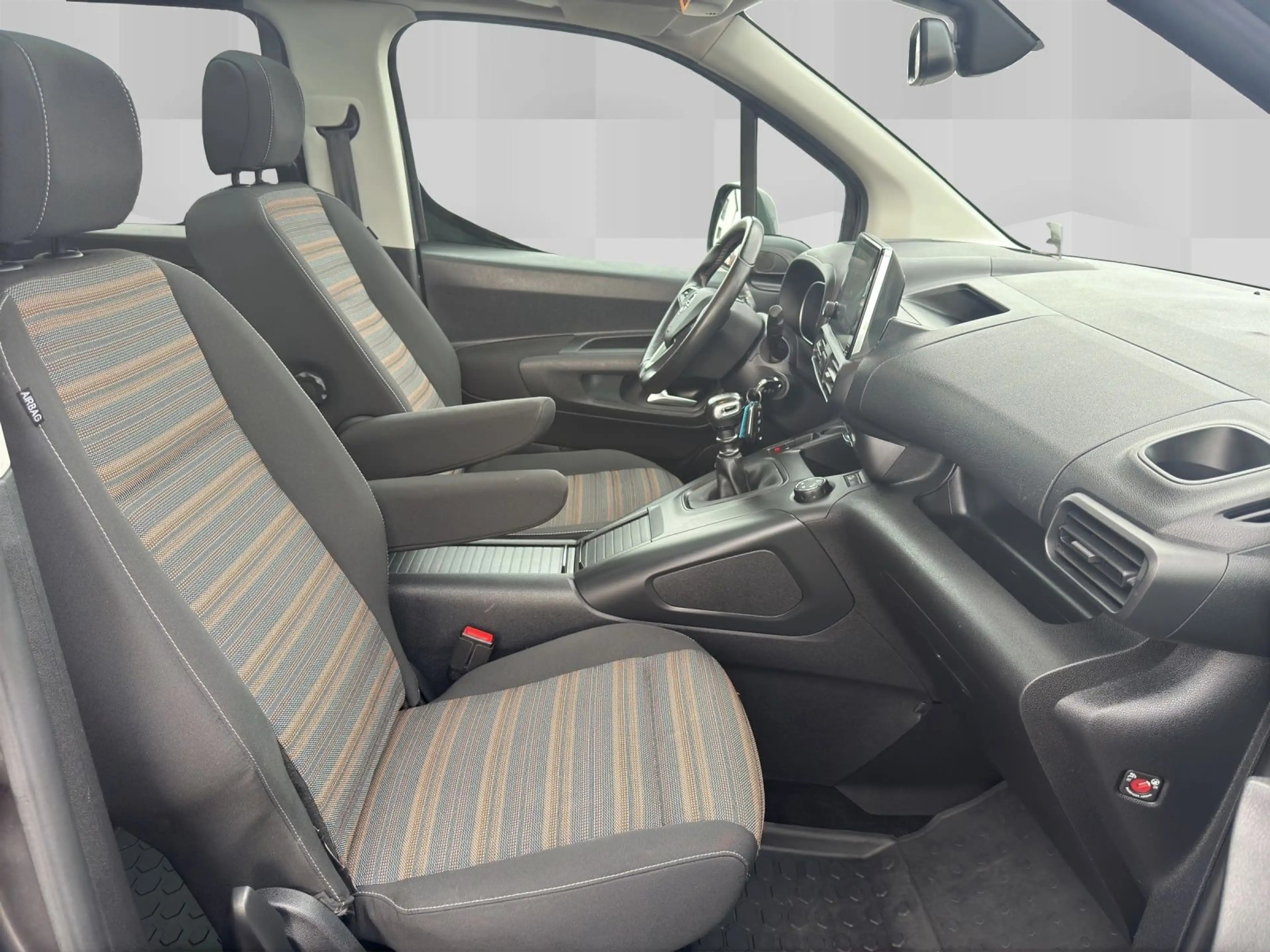 Opel Combo Life 1.2 Turbo Innovation NAV SHZ HuD Pano — photo 14