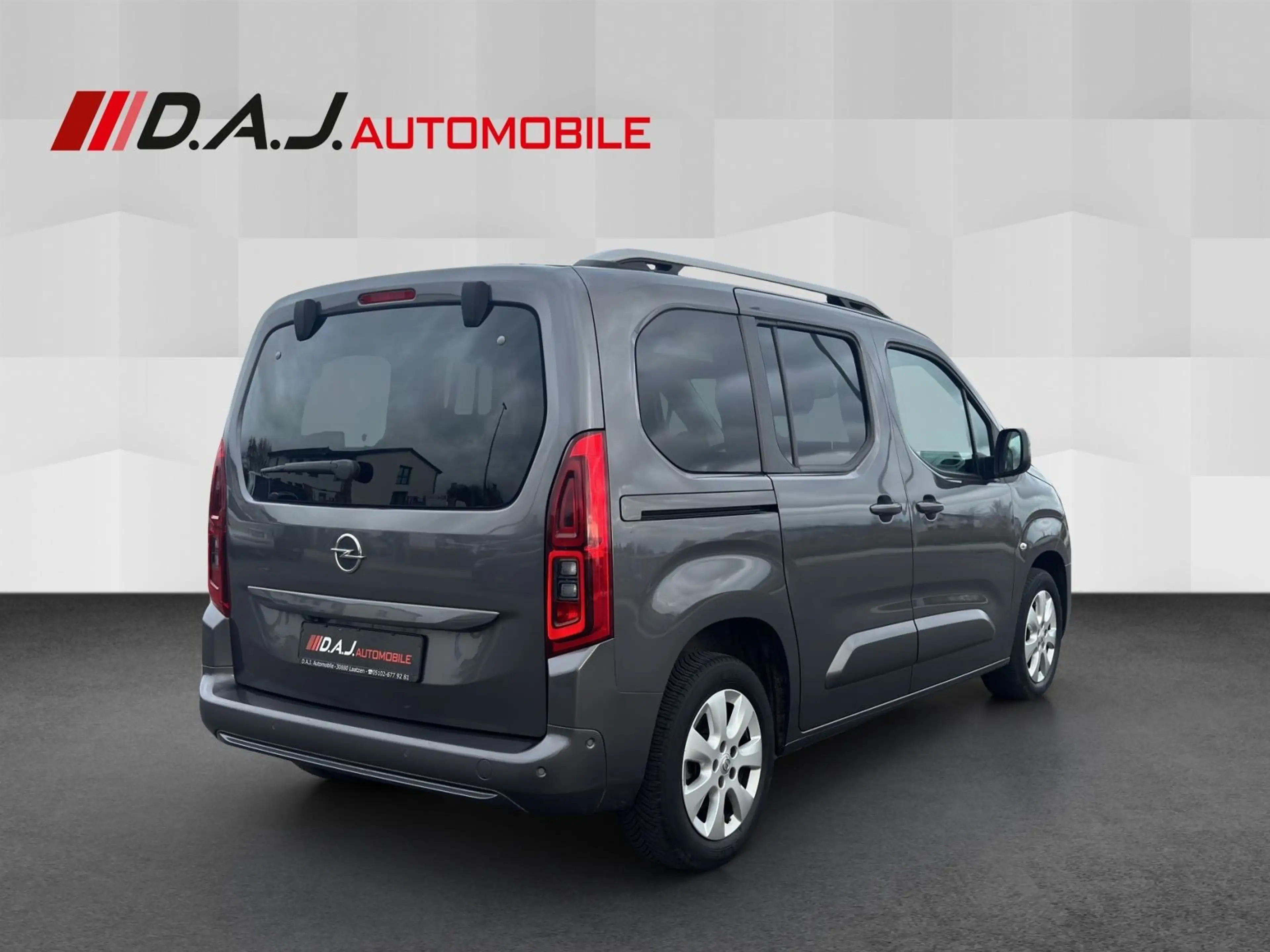 Opel Combo Life 1.2 Turbo Innovation NAV SHZ HuD Pano — photo 5