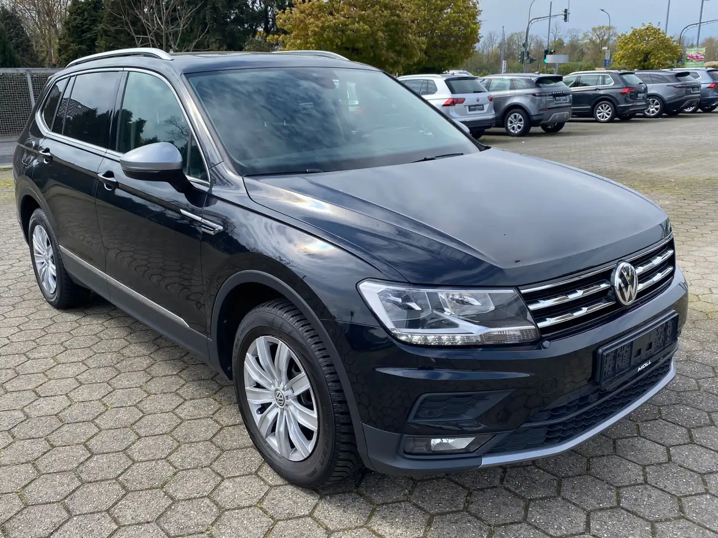 Volkswagen Tiguan Allspace Comfortline, Pano, AHK, Kamera Schwarz - 1