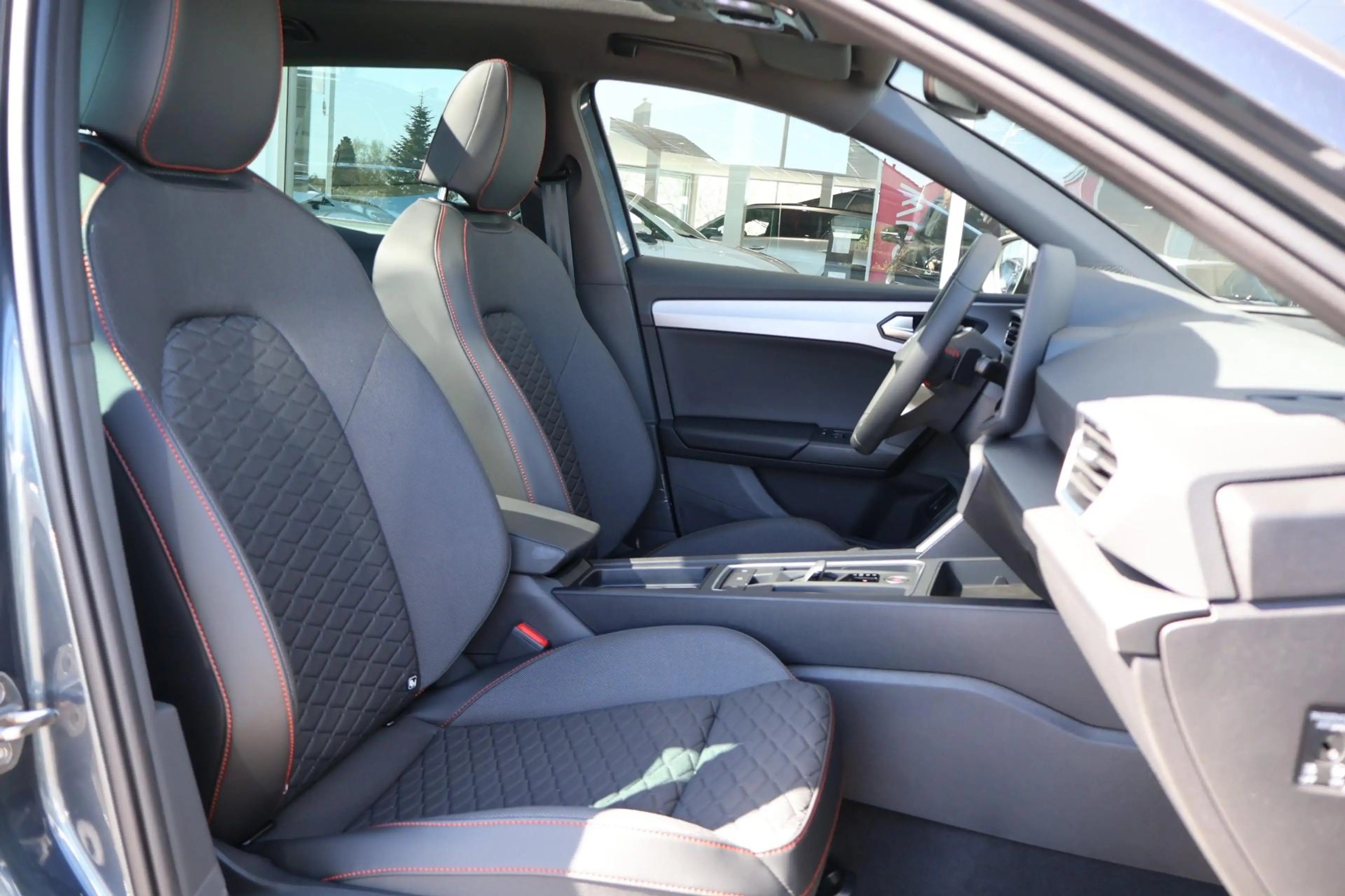 SEAT Leon e-Hybrid Sportstourer 1.5 TSI 204pk FR Business | Panoramad — photo 4