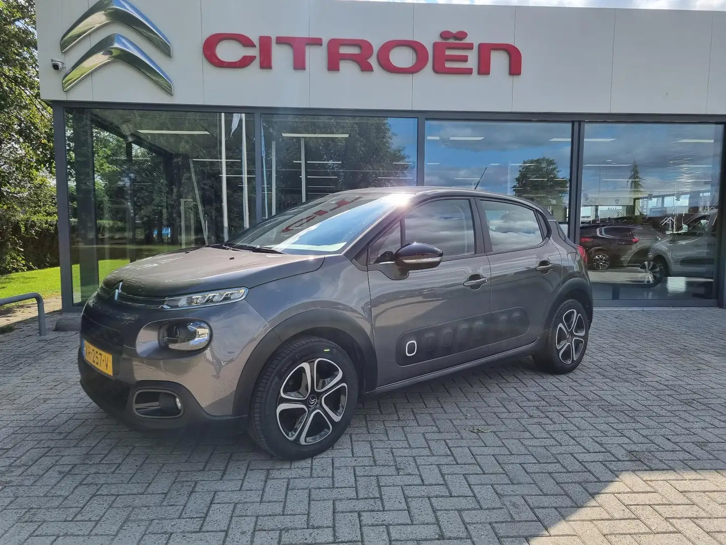 Citroen C3 1.2 PureTech S&S Feel Edition Grijs - 1