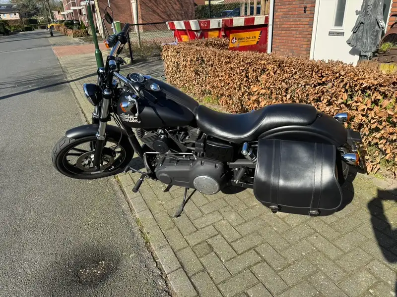 Harley-Davidson Dyna Street Bob - foto 2