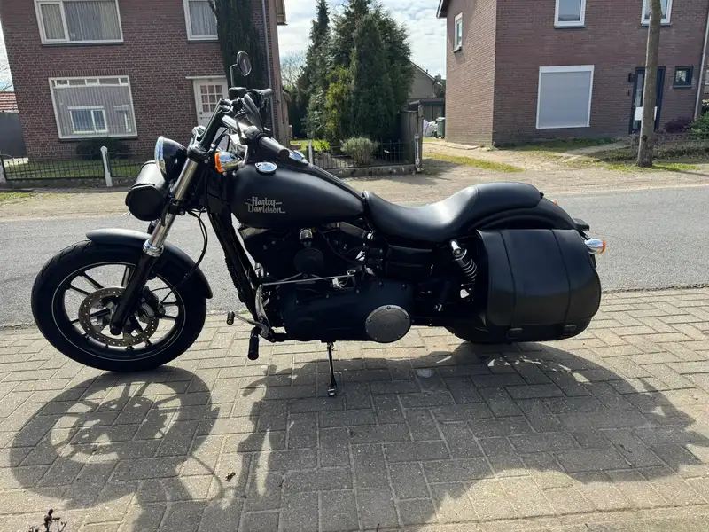 Harley-Davidson Dyna Street Bob - foto 4