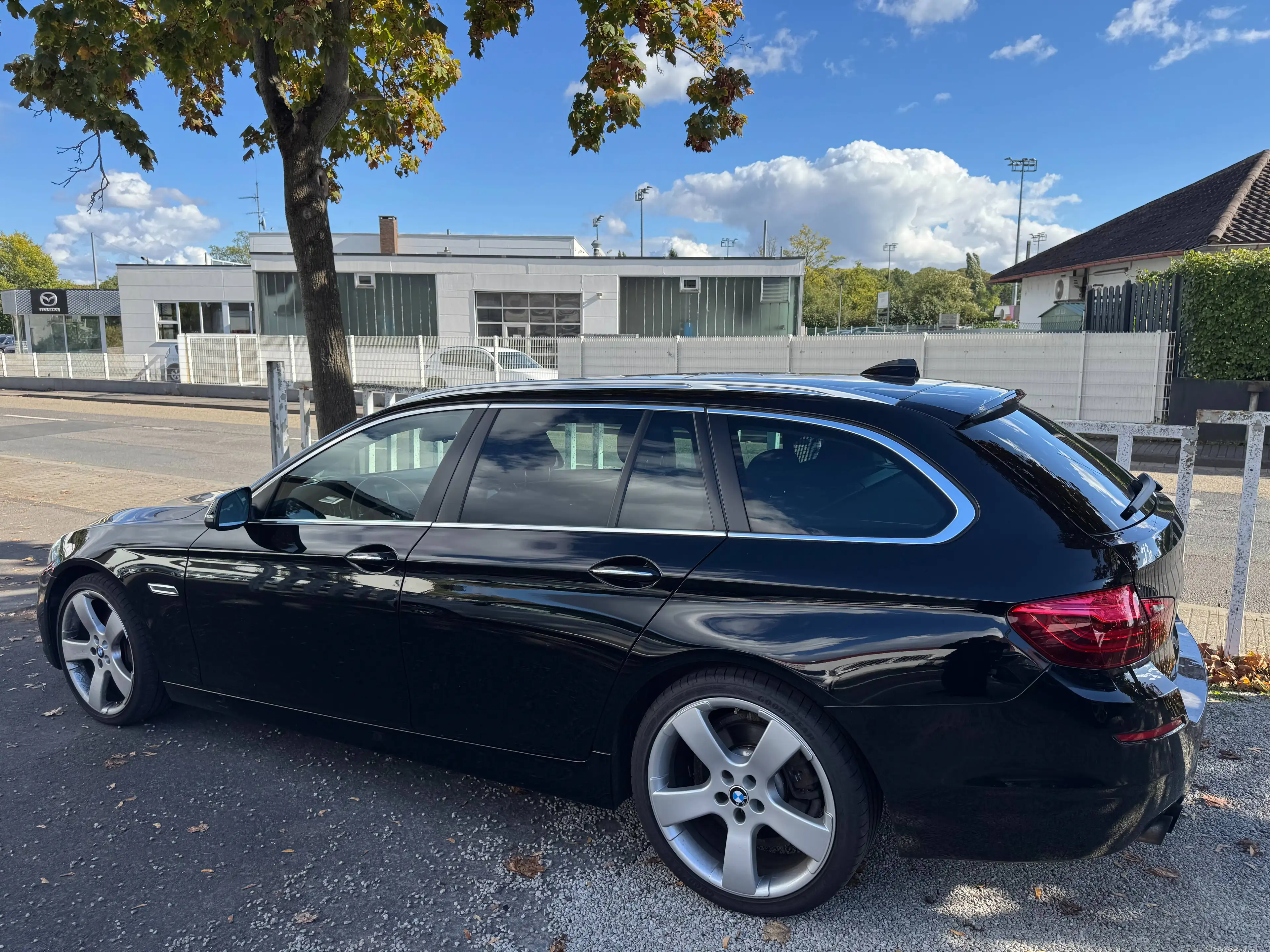 BMW 525 525 d AUTOMATIK*PANORAMA*MEMORY*360 KAMERA*20 ZOLL FELGEN*ANHÄNGERKUPPLUNG*BLUETOOTH*BI-XENON*MEGA SCHÖN**