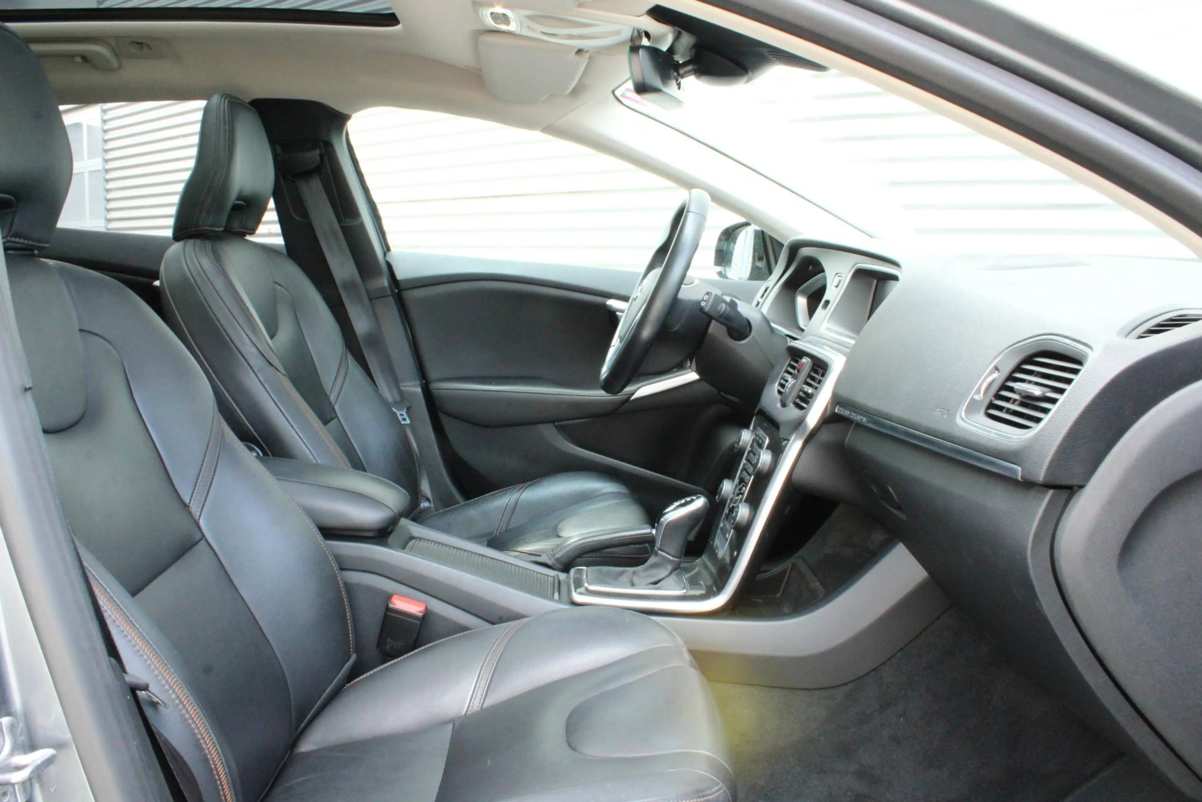 Volvo V40 Cross Country 1.5 T3 Polar+ Luxury | Afneembare Trekhaak | Alarm — photo 4