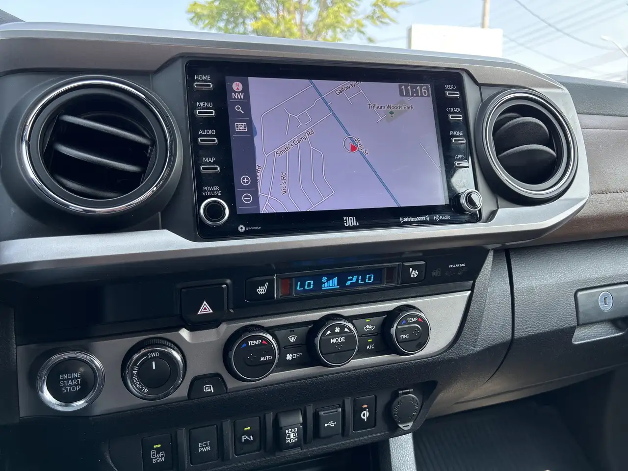 Toyota Tacoma снимка Toyota Tacoma