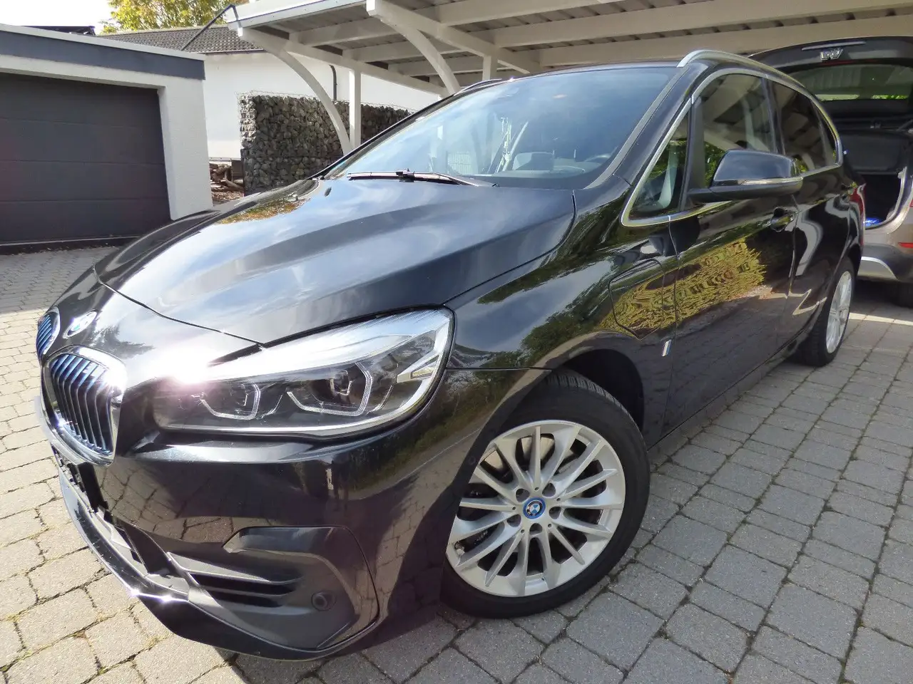 BMW 225