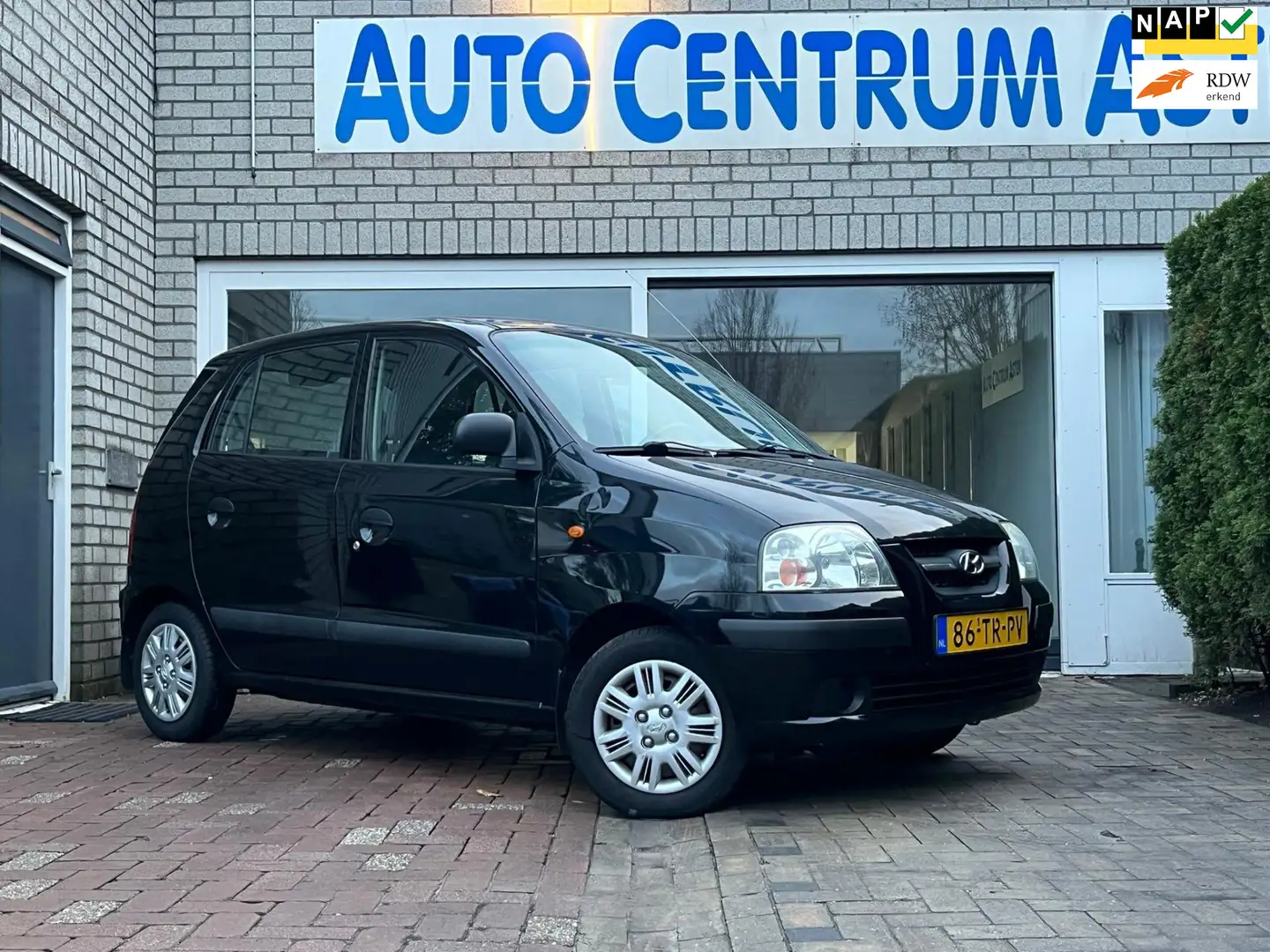 Hyundai Atos 1.1i Active Young Lage km stand Zwart - 1