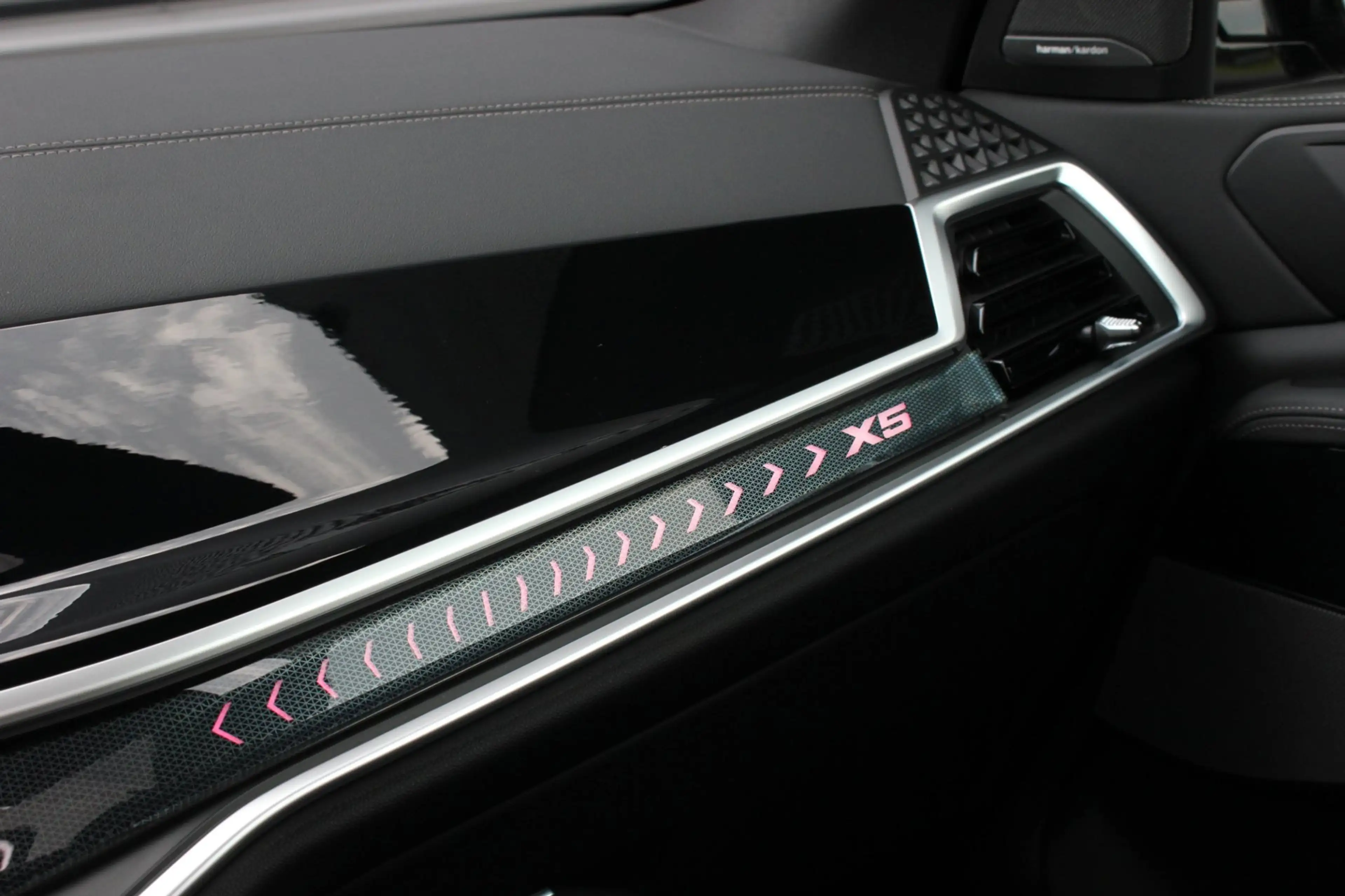 BMW X5 XDrive50e High Executive M-SPORT PRO / M-SEATS / S — photo 33