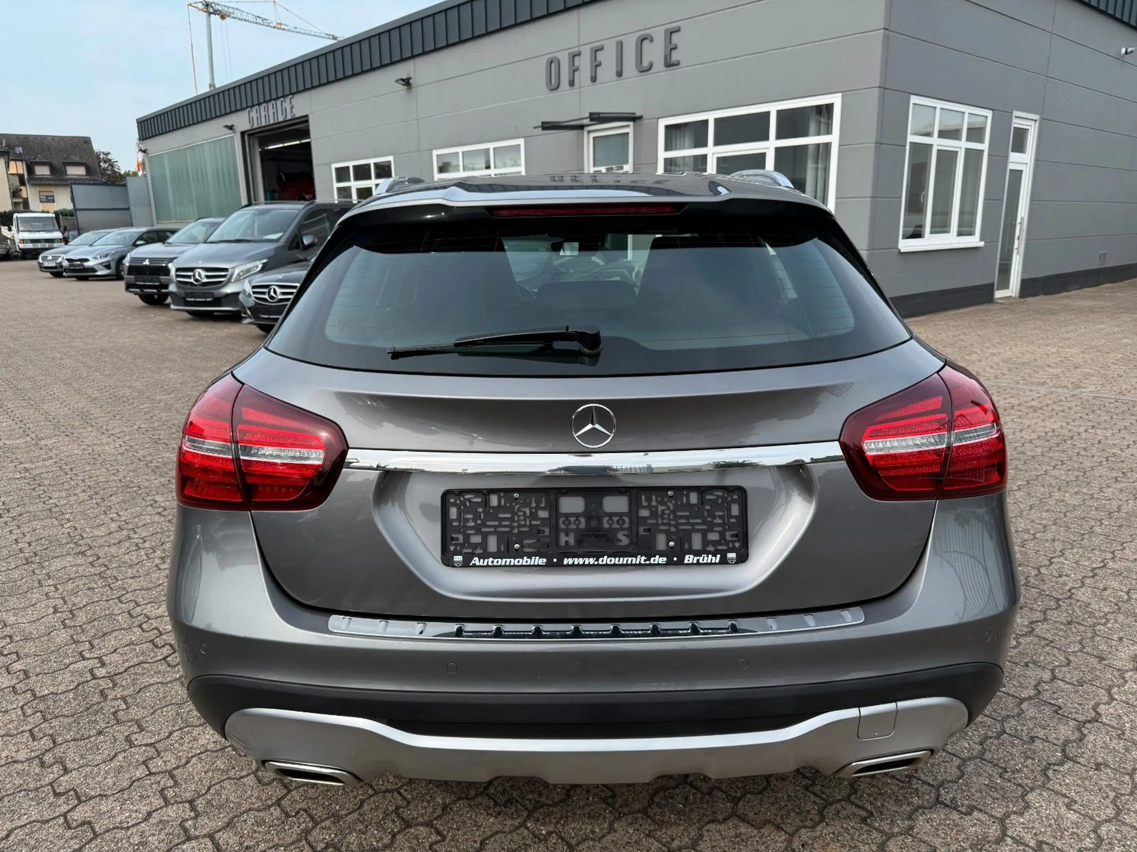 Mercedes-Benz GLA 180 URBAN, LICHT & SICHTPAKET, SPORTSITZE — photo 8