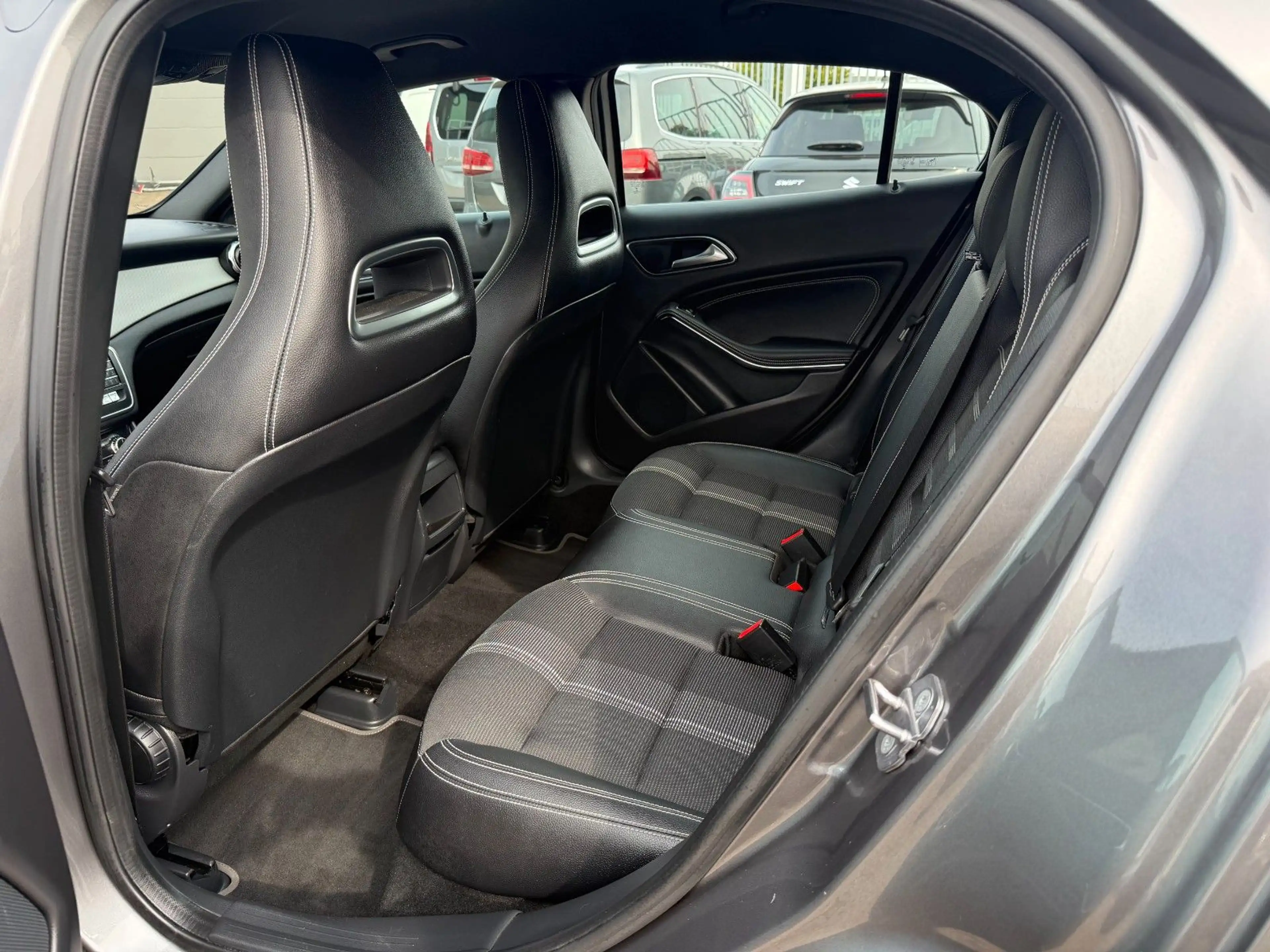 Mercedes-Benz GLA 180 URBAN, LICHT & SICHTPAKET, SPORTSITZE — photo 9