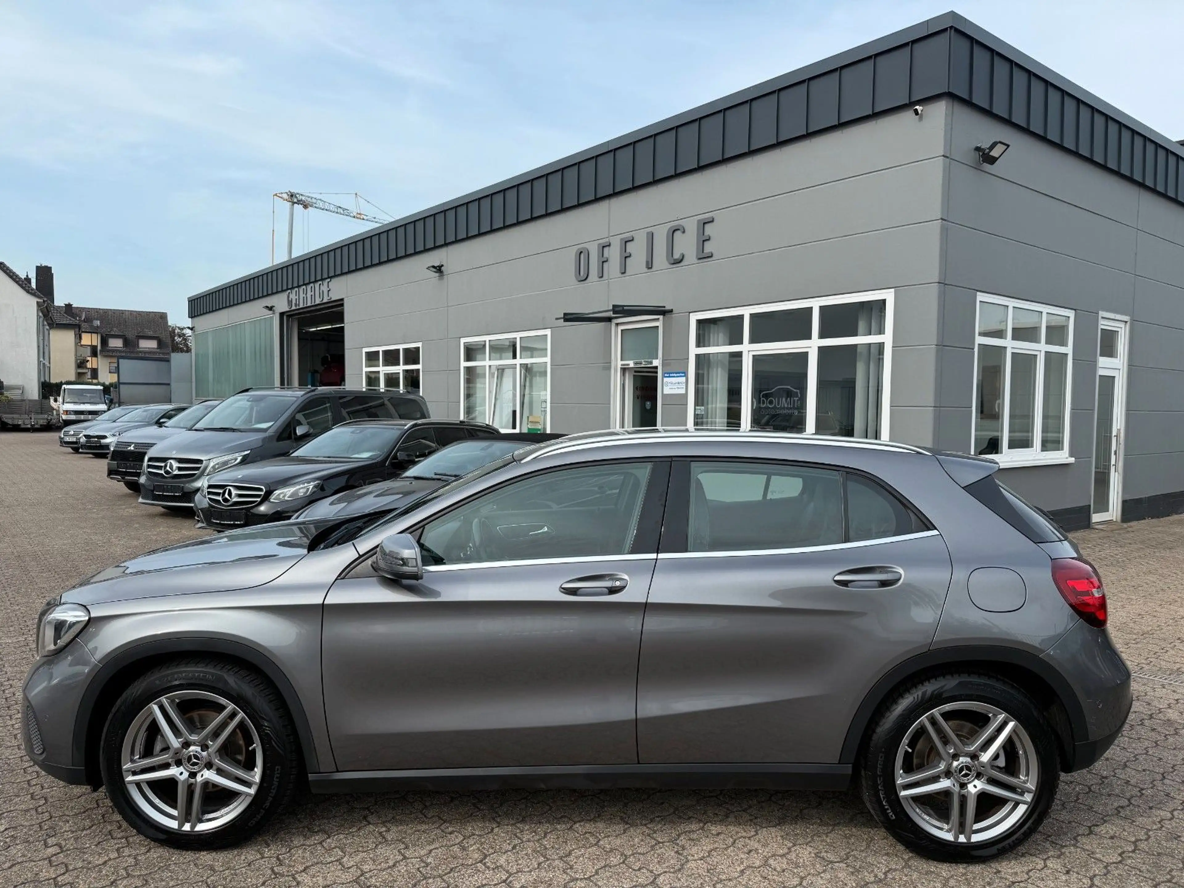 Mercedes-Benz GLA 180 URBAN, LICHT & SICHTPAKET, SPORTSITZE — photo 5