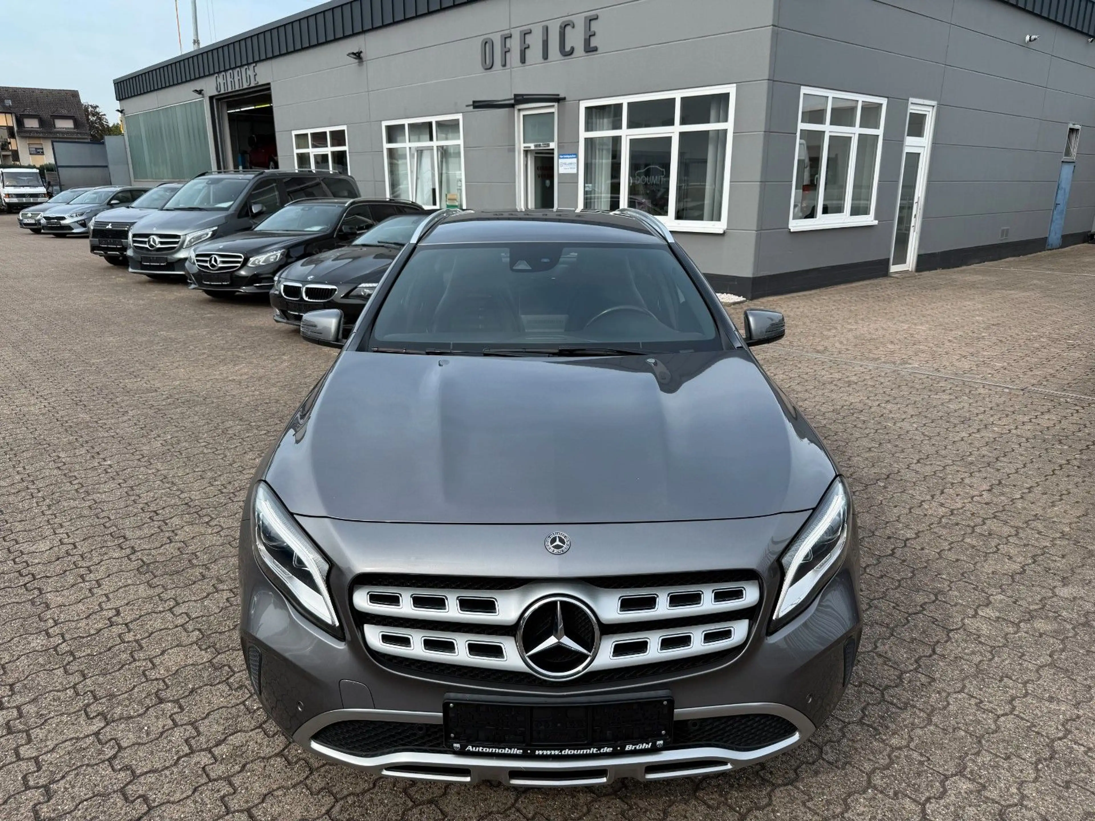 Mercedes-Benz GLA 180 URBAN, LICHT & SICHTPAKET, SPORTSITZE — photo 3