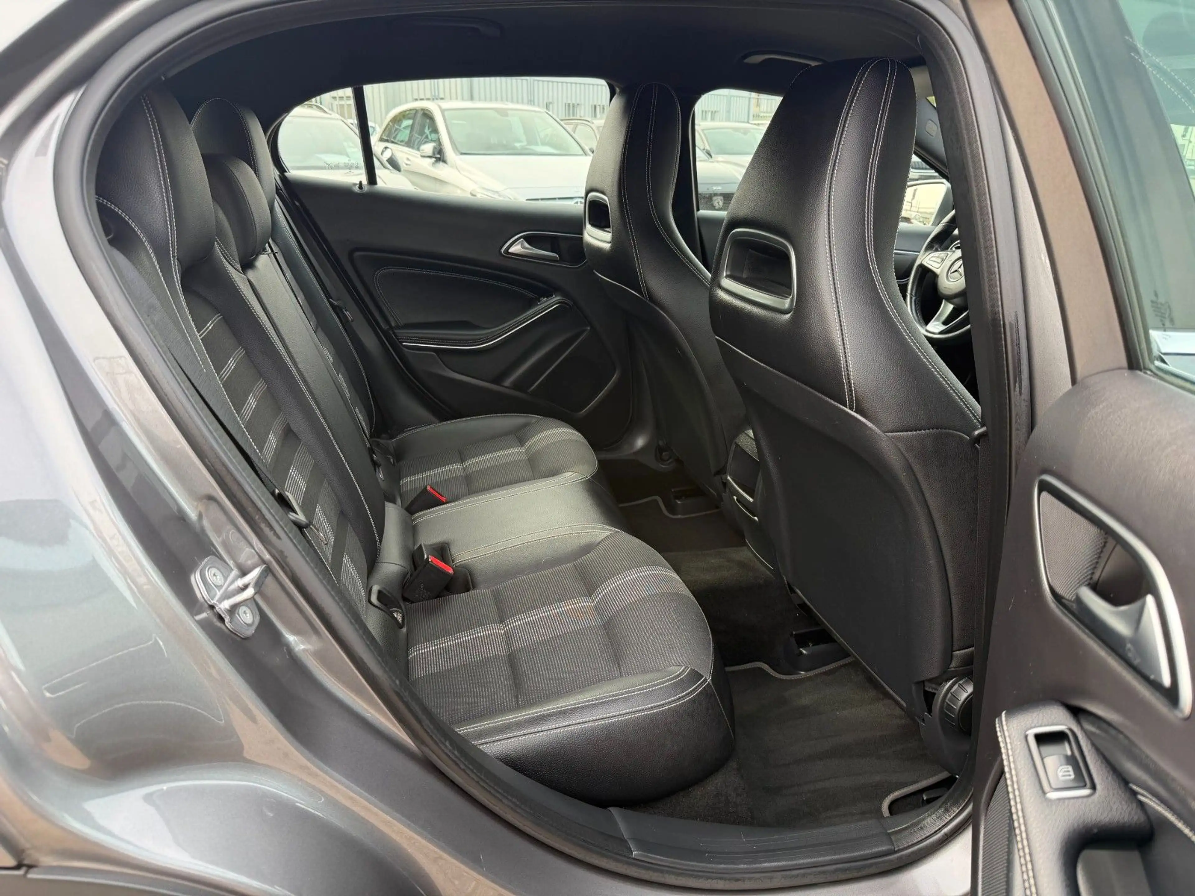 Mercedes-Benz GLA 180 URBAN, LICHT & SICHTPAKET, SPORTSITZE — photo 15