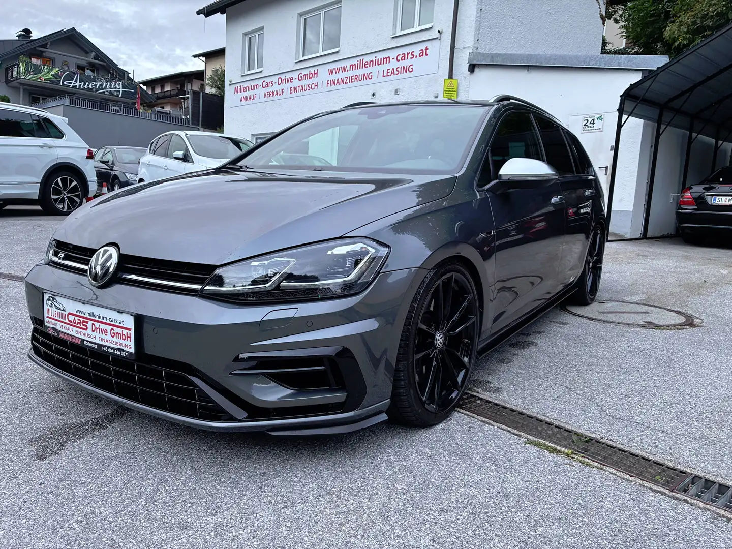 Volkswagen Golf Variant R 4Motion 2,0 TSI DSG Grau - 1