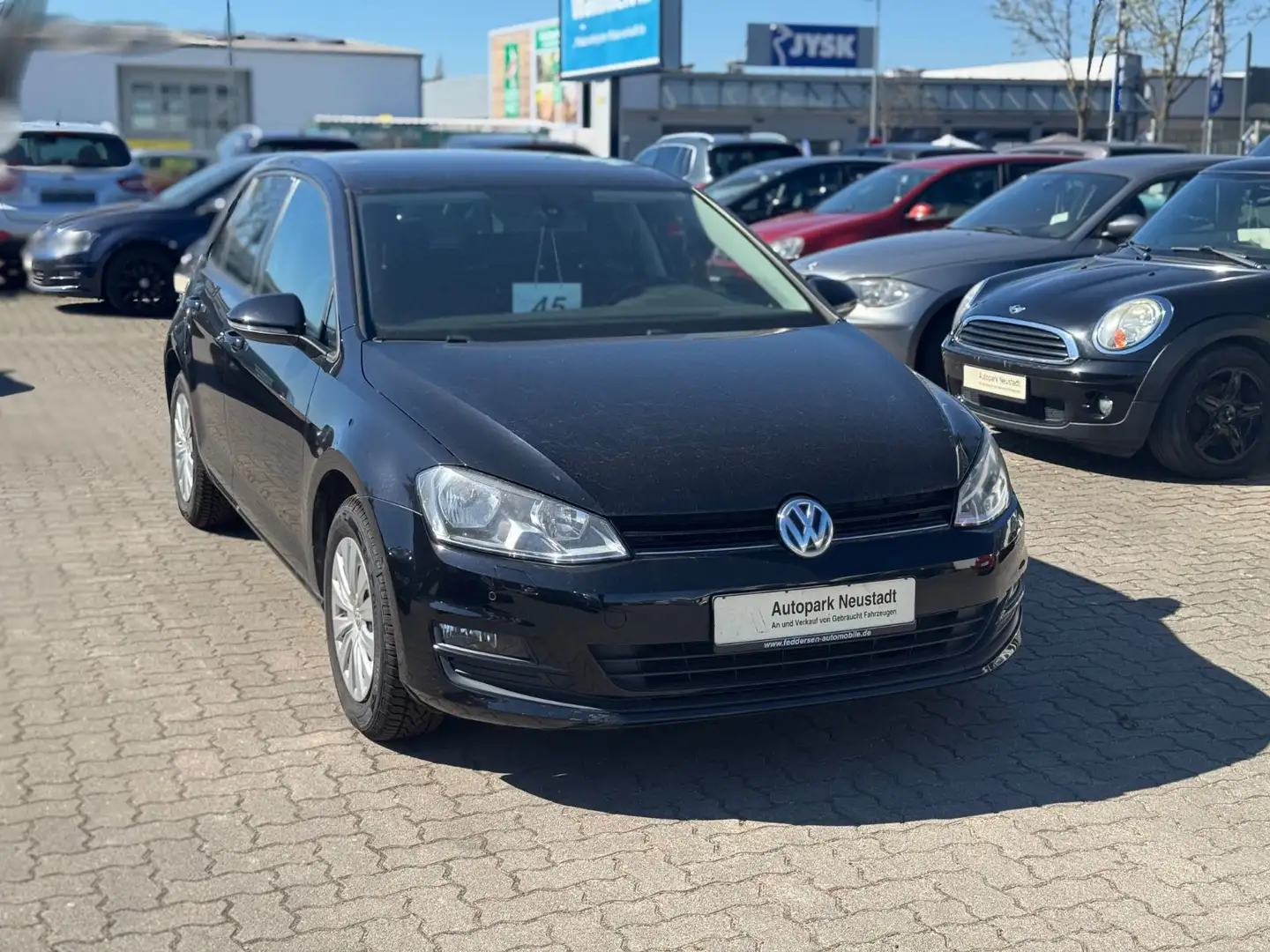Volkswagen Golf VII Lim. Trendline BMT Zwart - 2