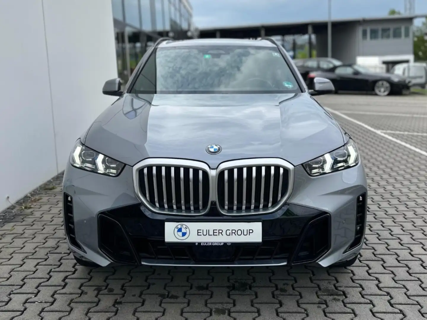 BMW X5 40dA M-Sport 20'' ICONIC Pano/SKY Sitzbelüf H/K AH Grau - 2