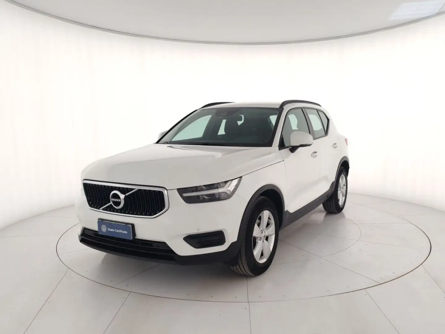 Volvo XC40 T2 Momentum Core Weiß - 1